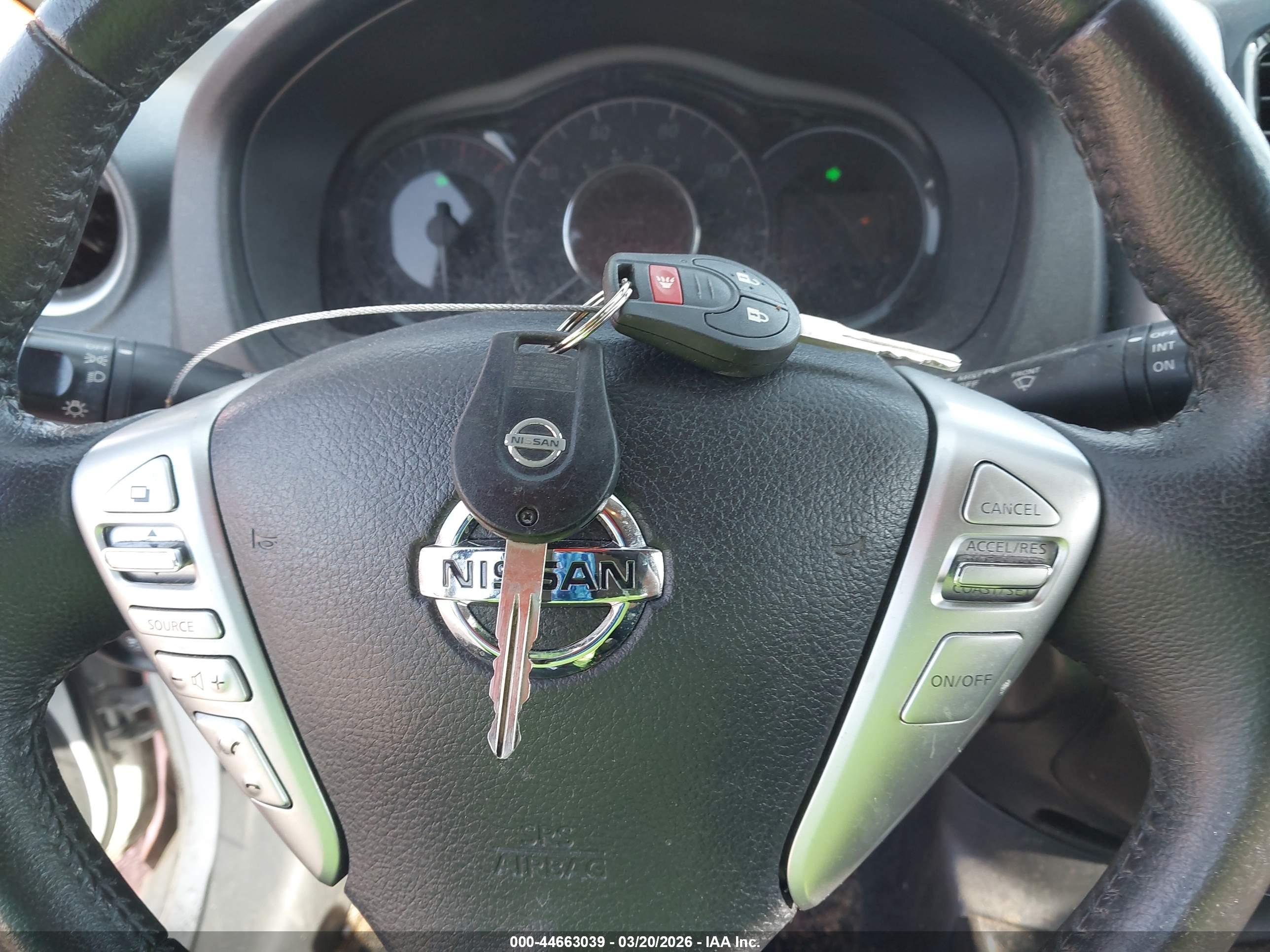 NISSAN VERSA image 11