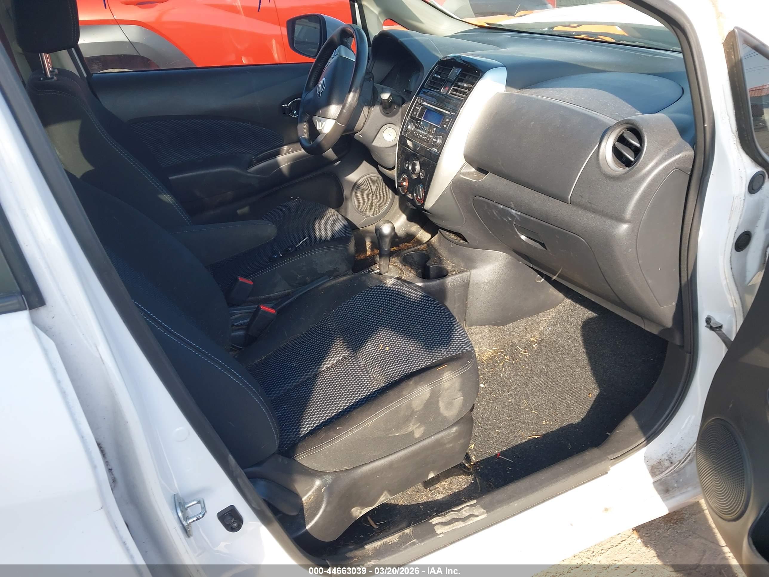 NISSAN VERSA image 5