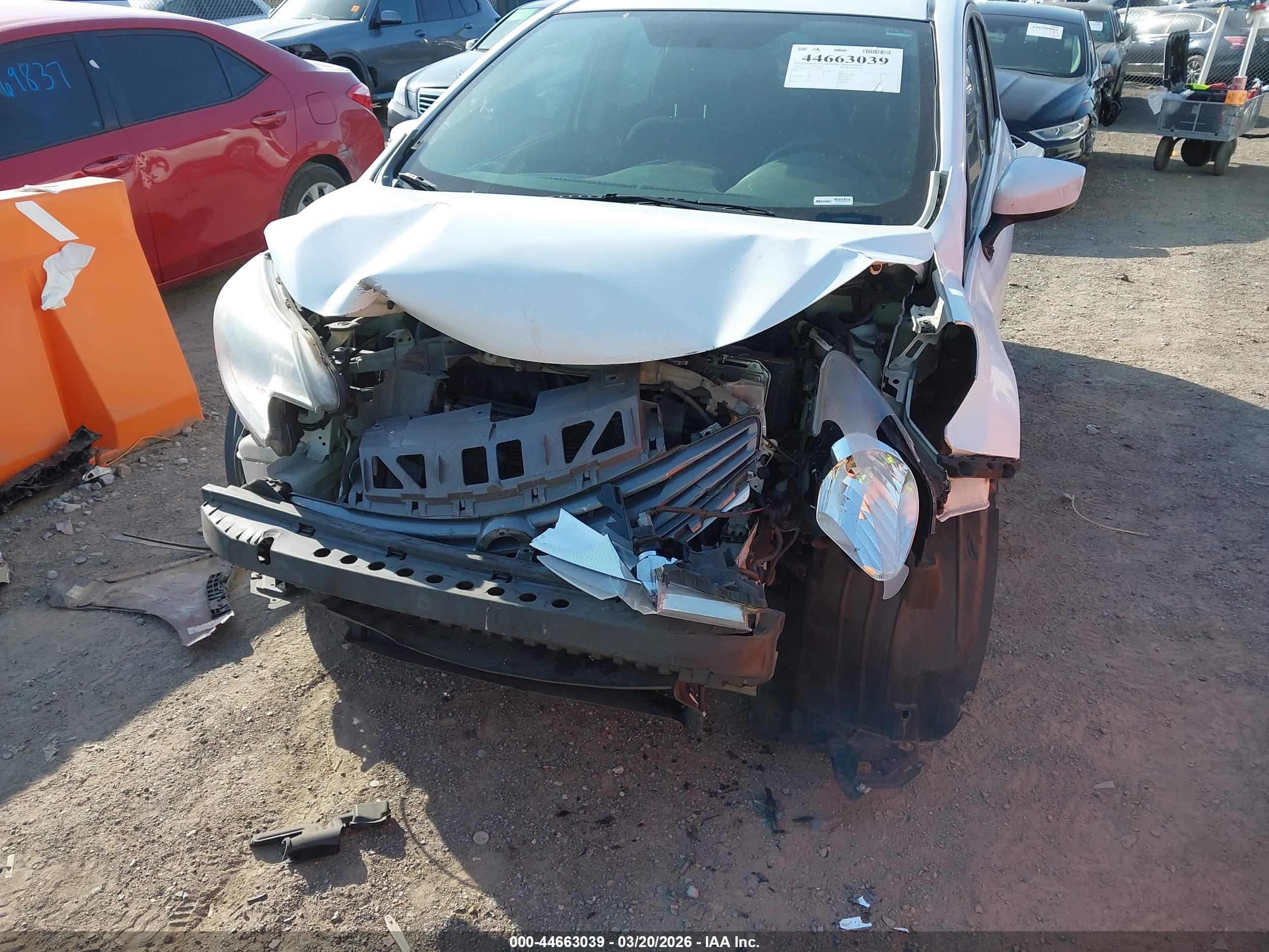 NISSAN VERSA image 6