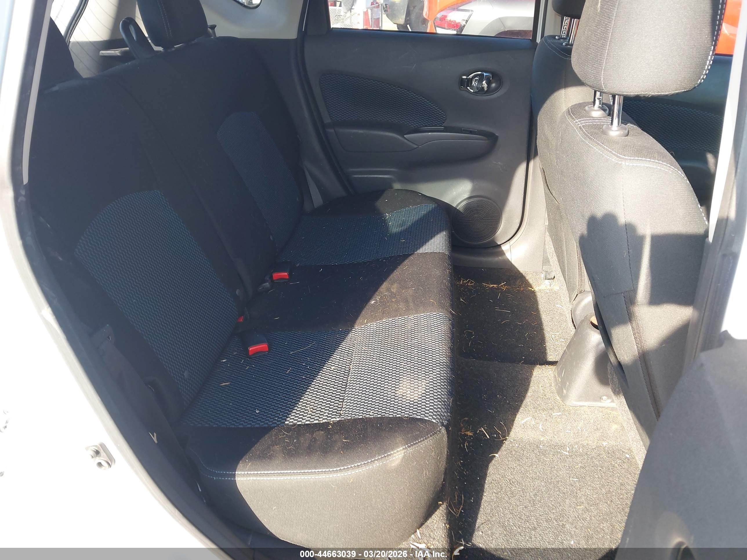 NISSAN VERSA image 8
