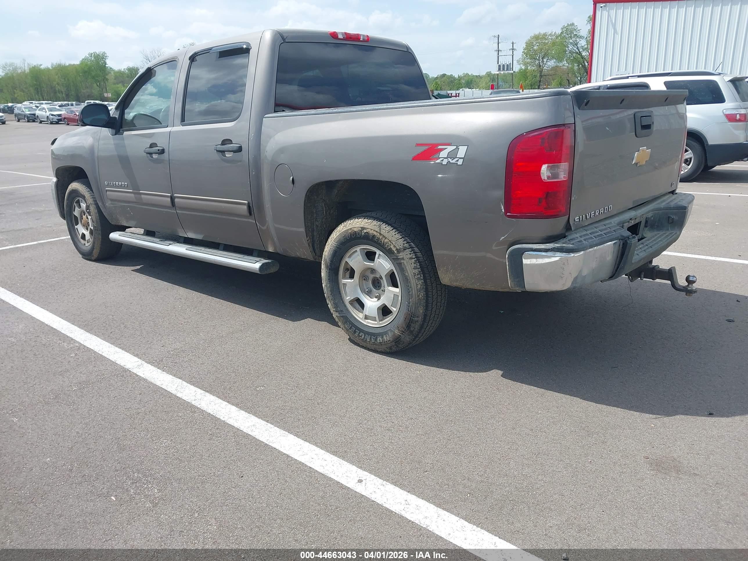 CHEVROLET SILVERADO image 3