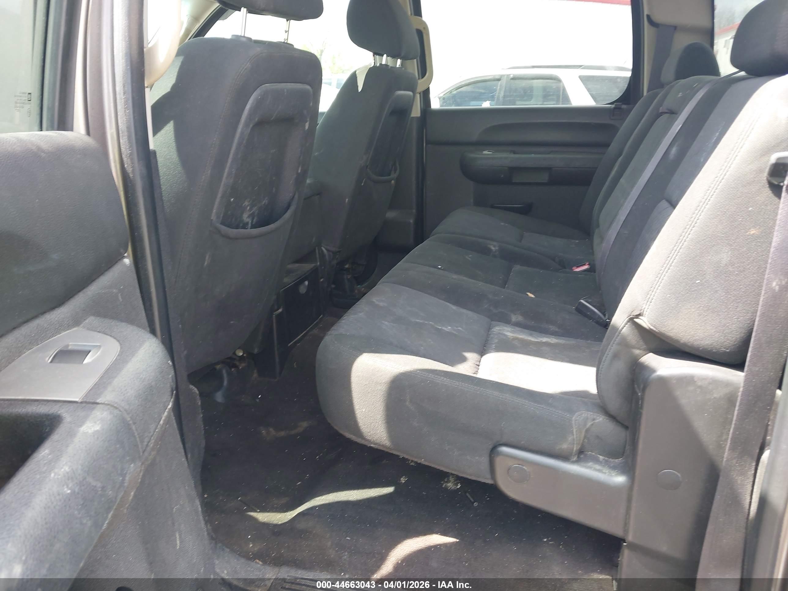 CHEVROLET SILVERADO image 8