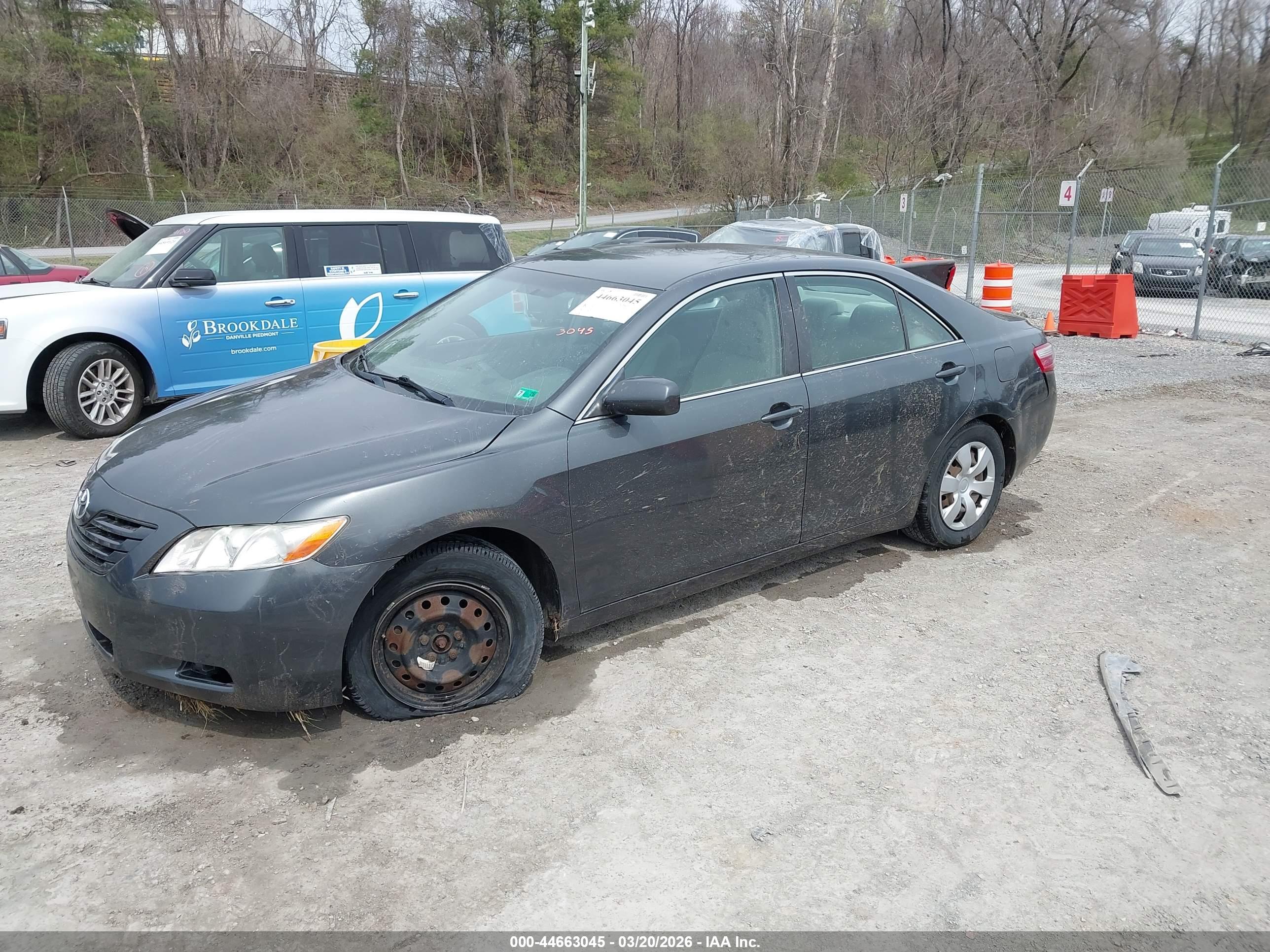 TOYOTA CAMRY image 2