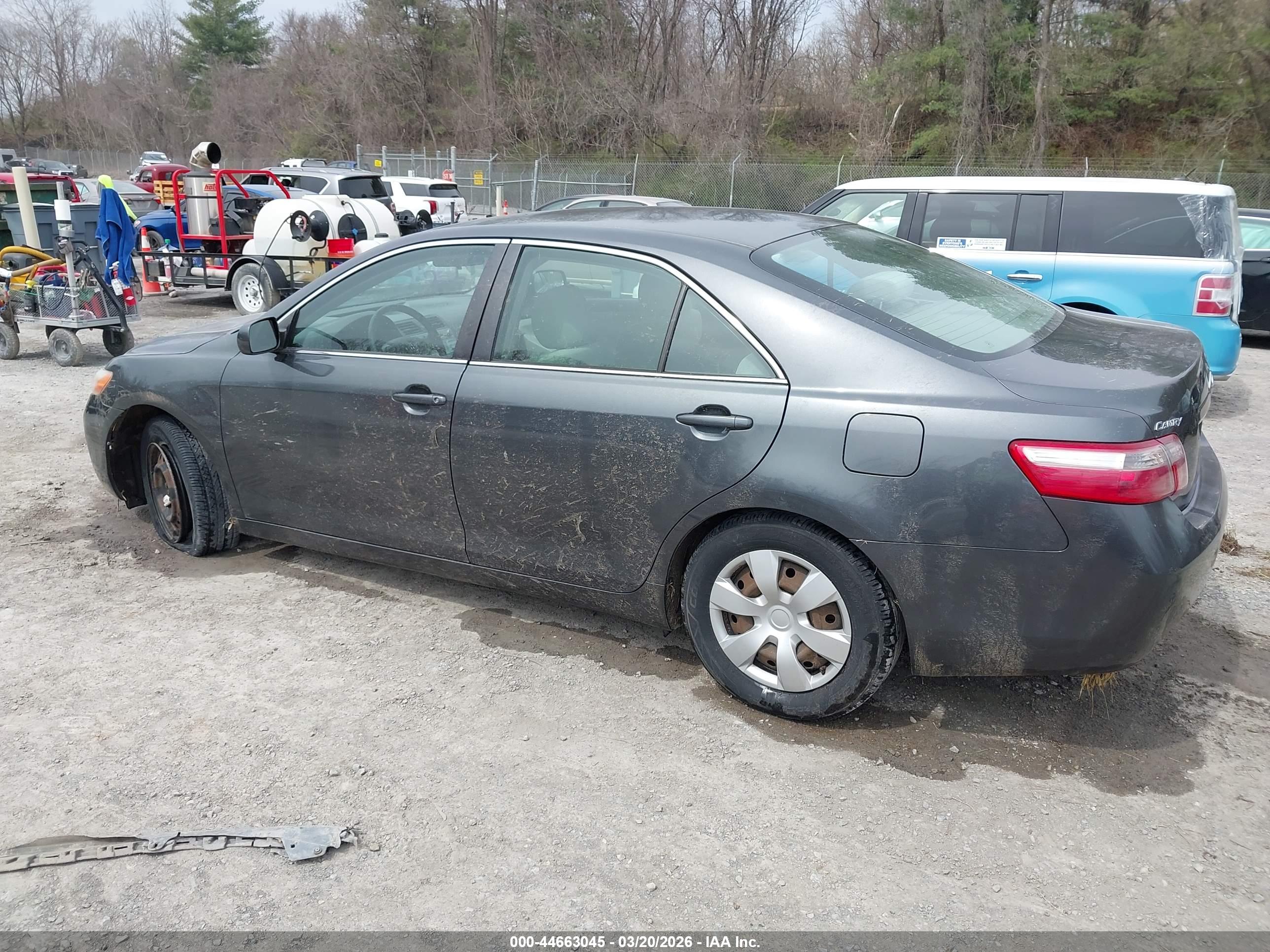 TOYOTA CAMRY image 3