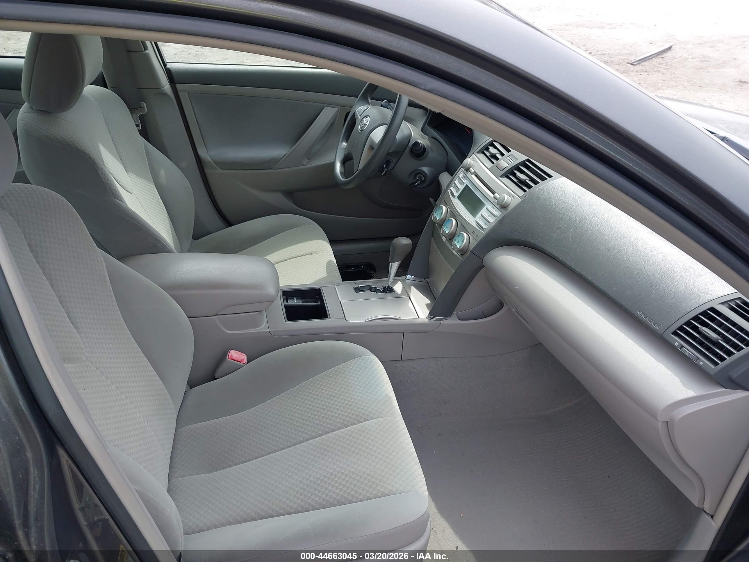TOYOTA CAMRY image 5