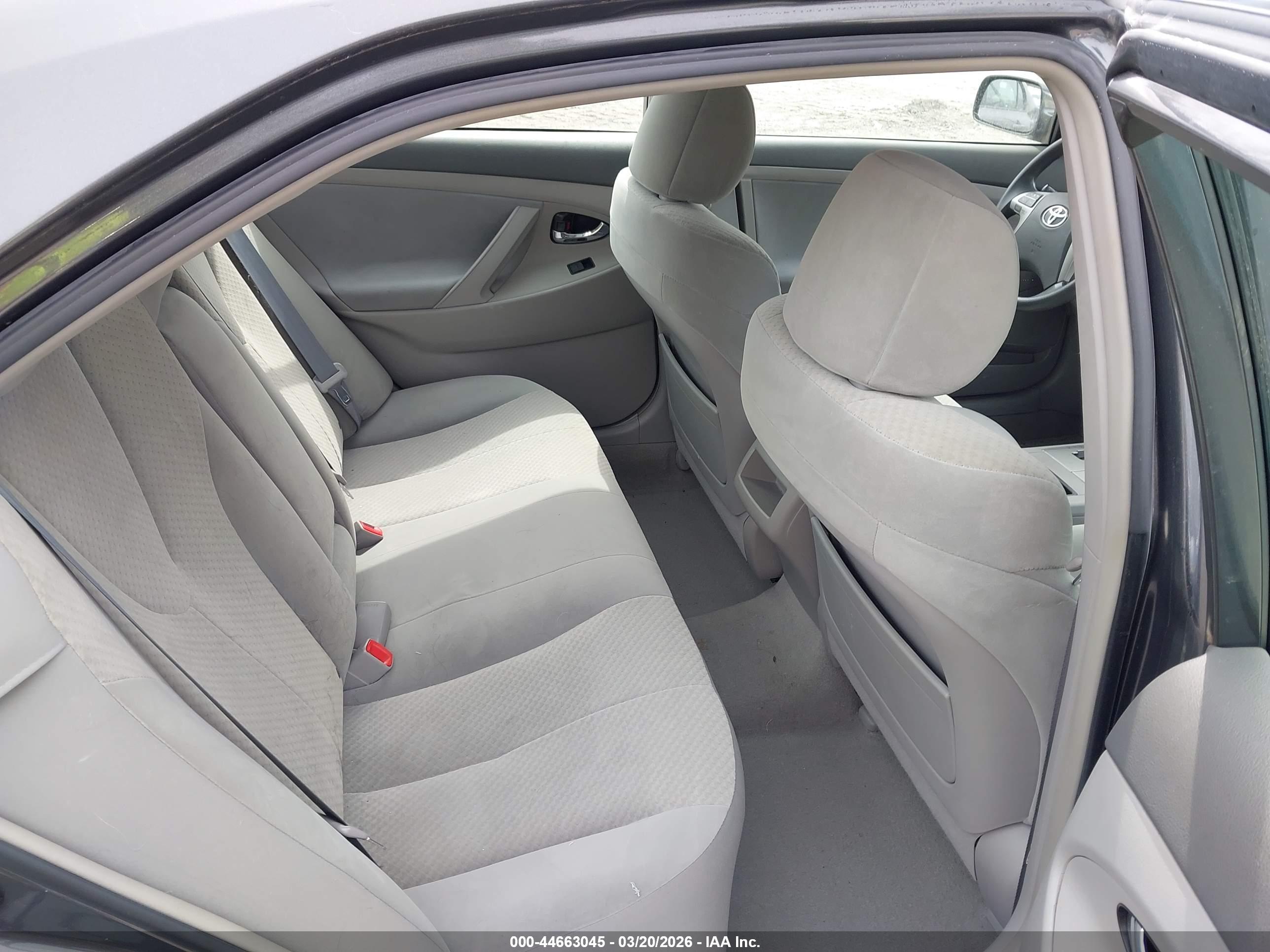TOYOTA CAMRY image 8