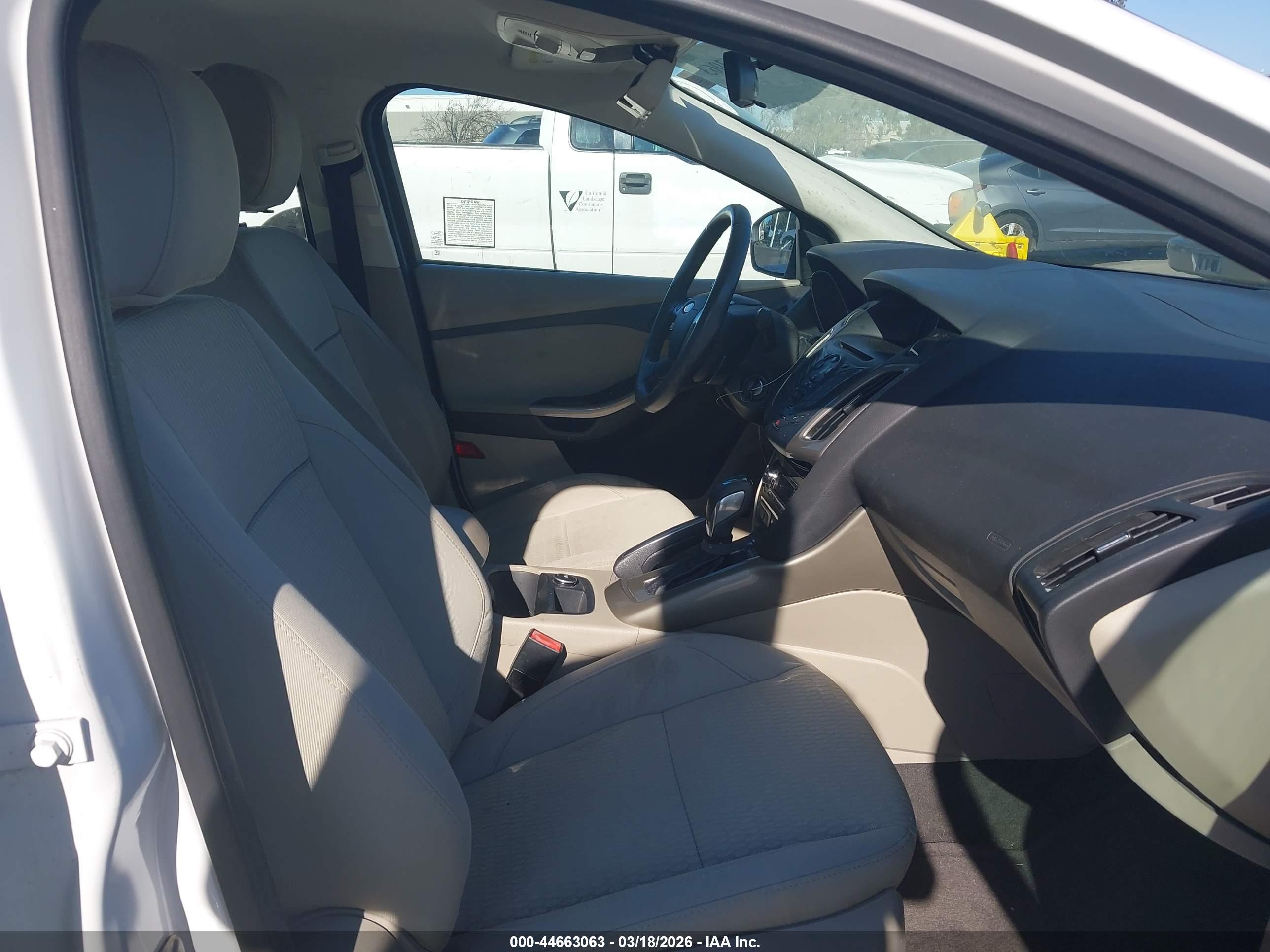 FORD FOCUS image 5