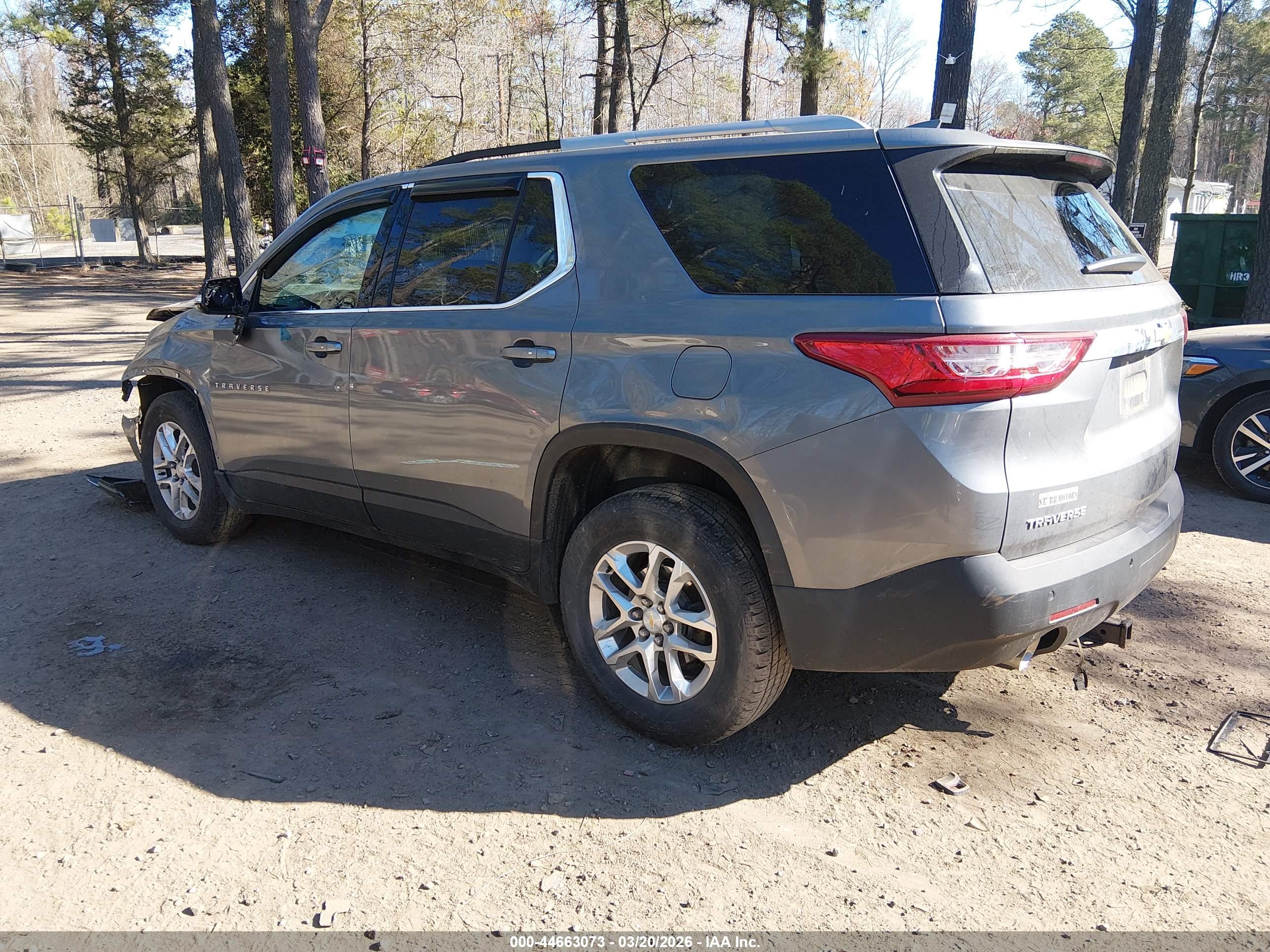 CHEVROLET TRAVERSE image 3