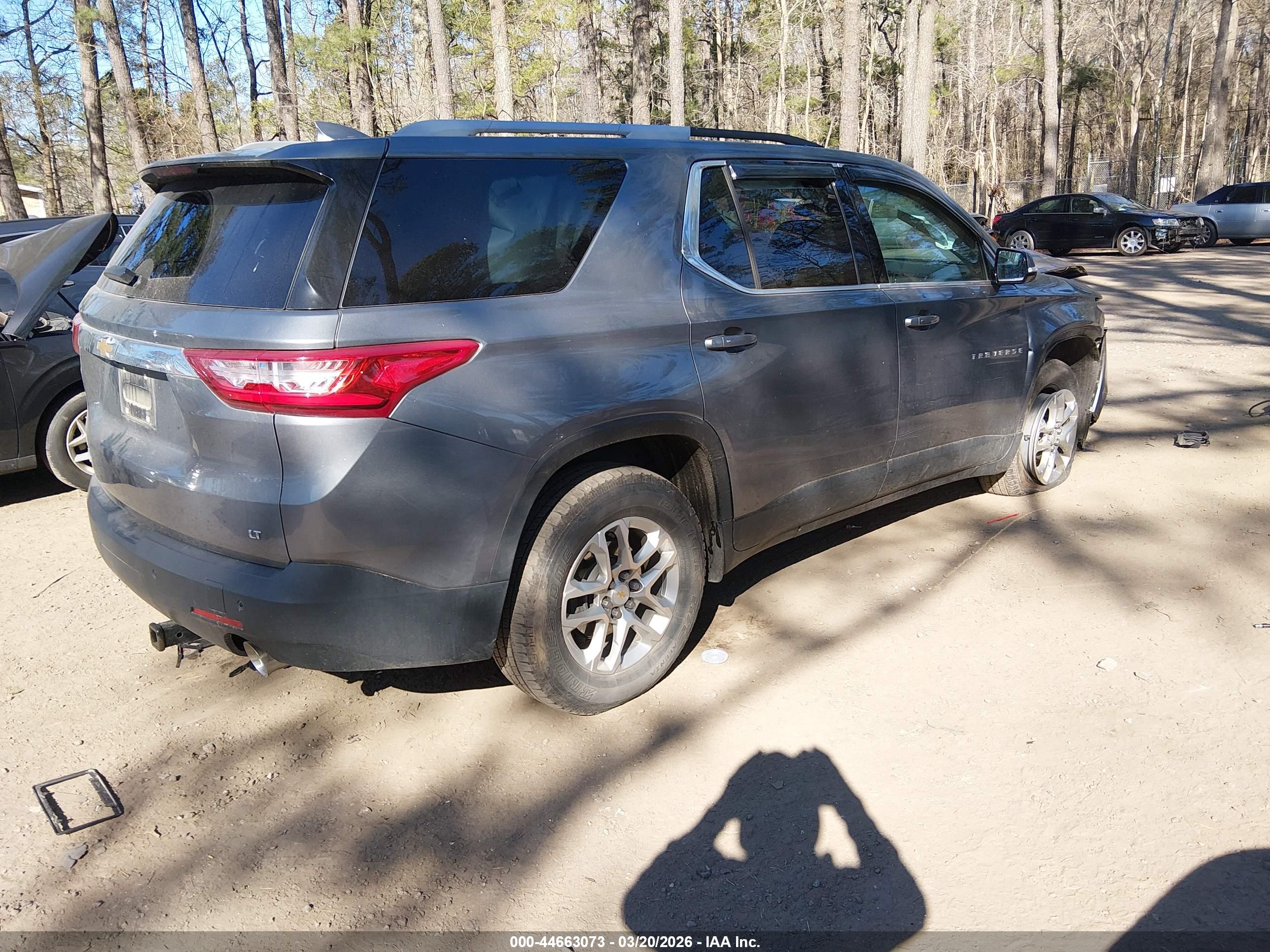 CHEVROLET TRAVERSE image 4