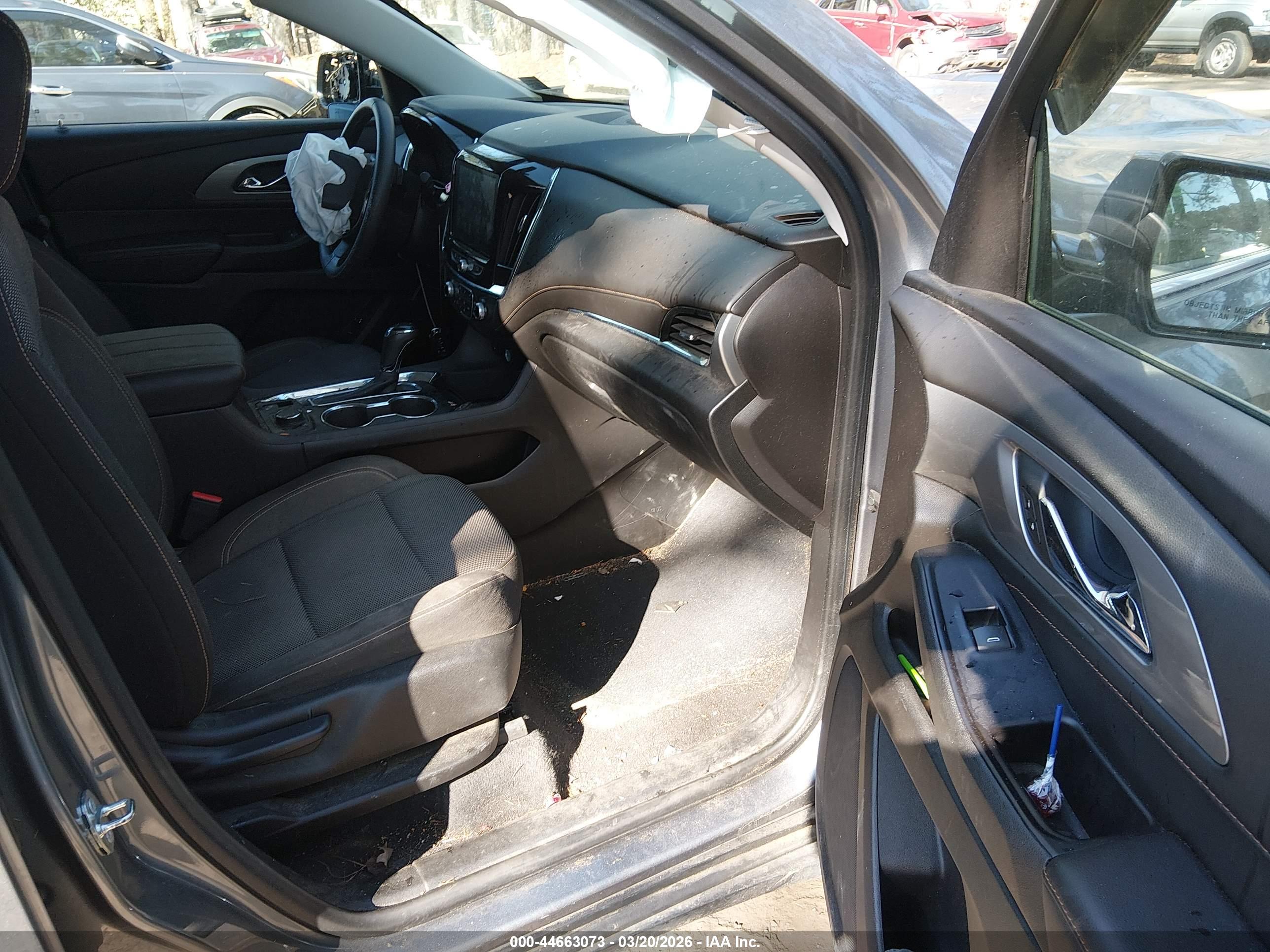 CHEVROLET TRAVERSE image 5