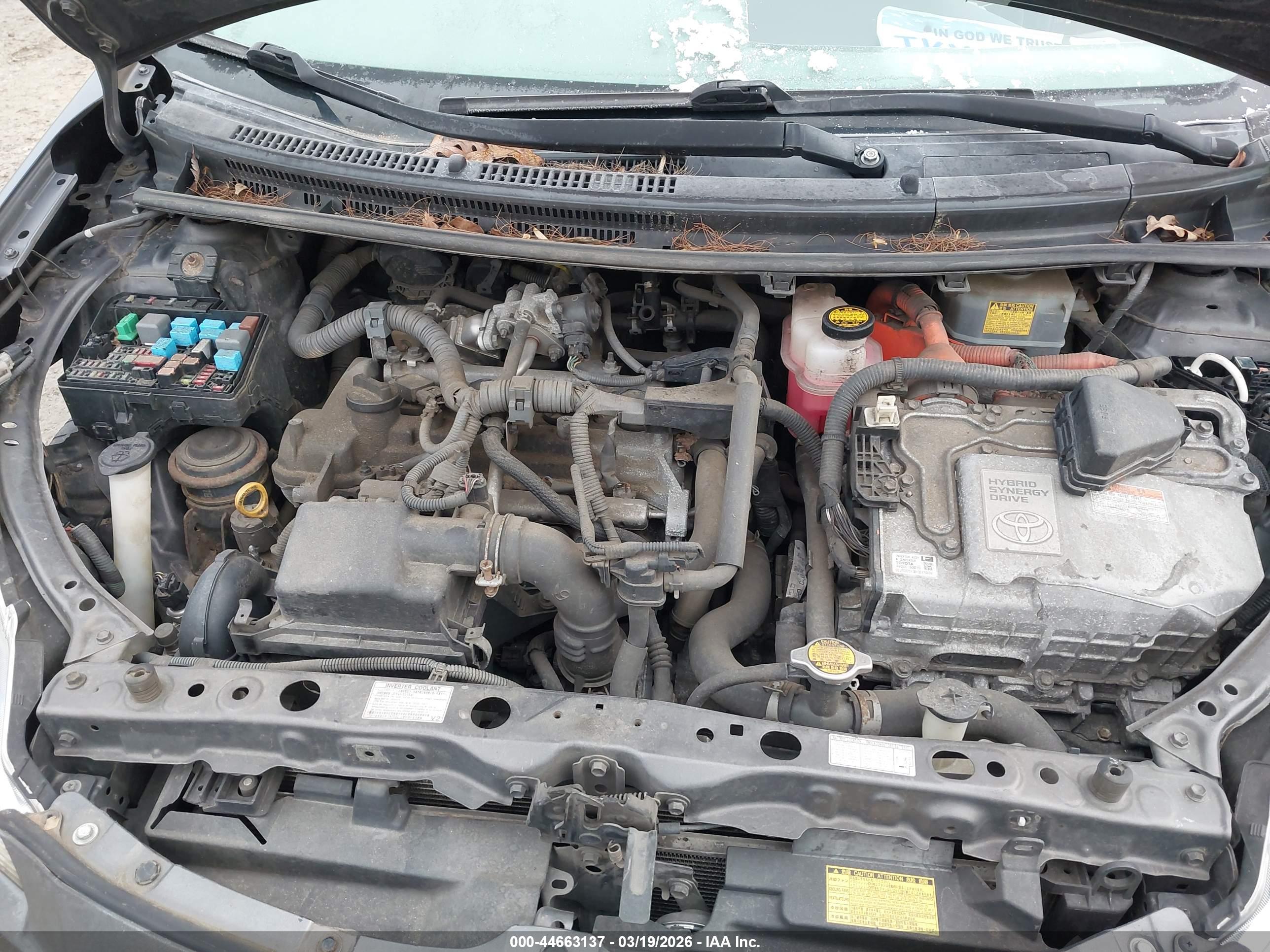 TOYOTA PRIUS image 10