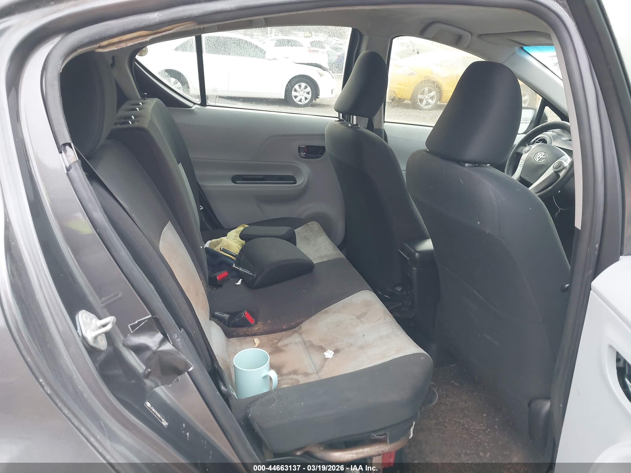 TOYOTA PRIUS image 8