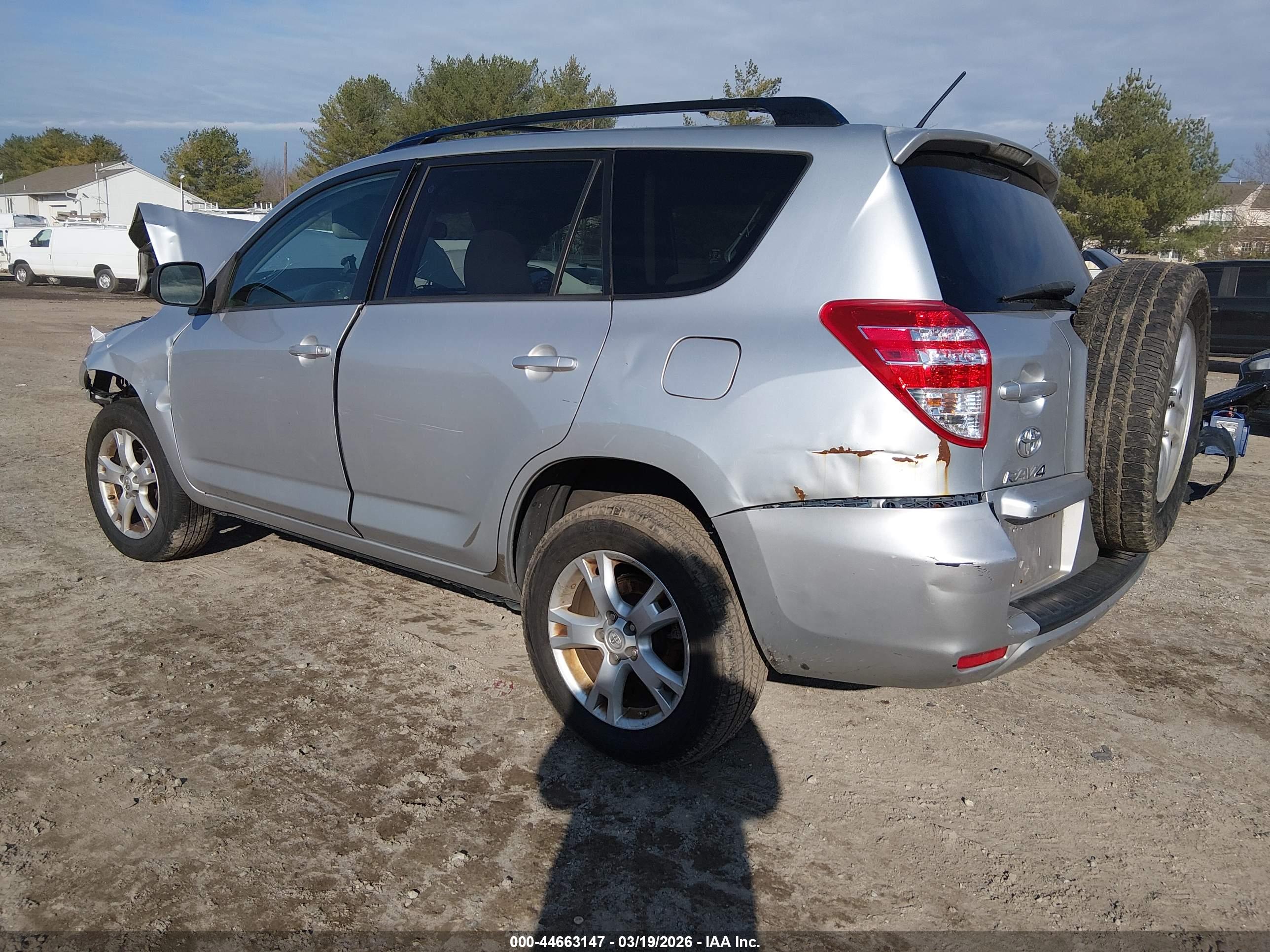 TOYOTA RAV4 image 3