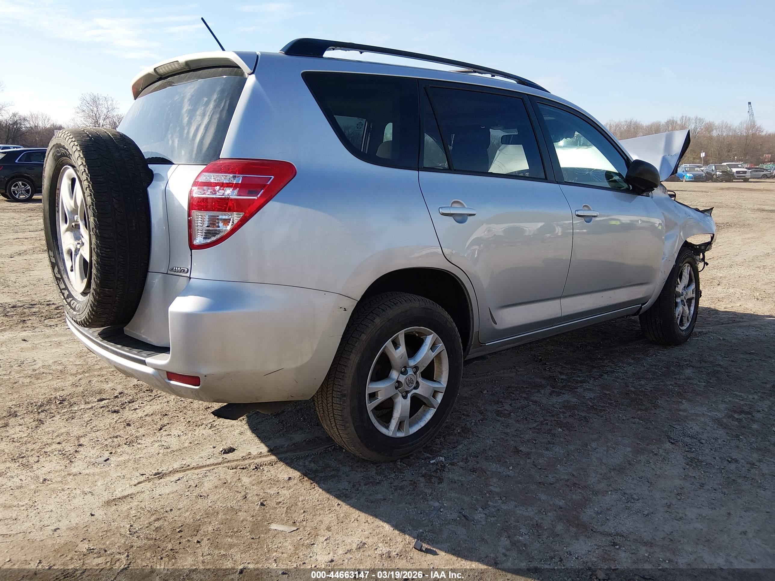 TOYOTA RAV4 image 4