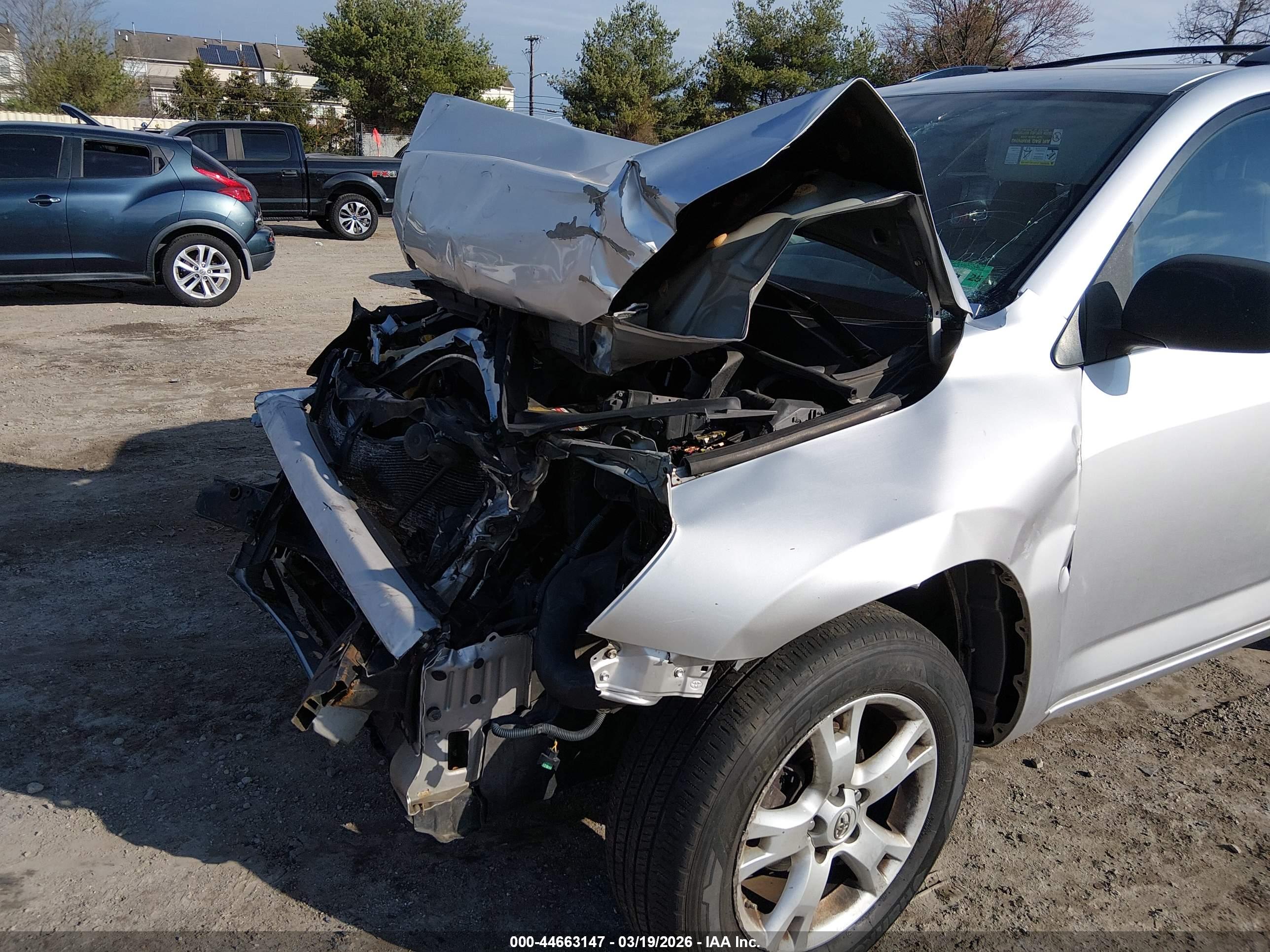 TOYOTA RAV4 image 6