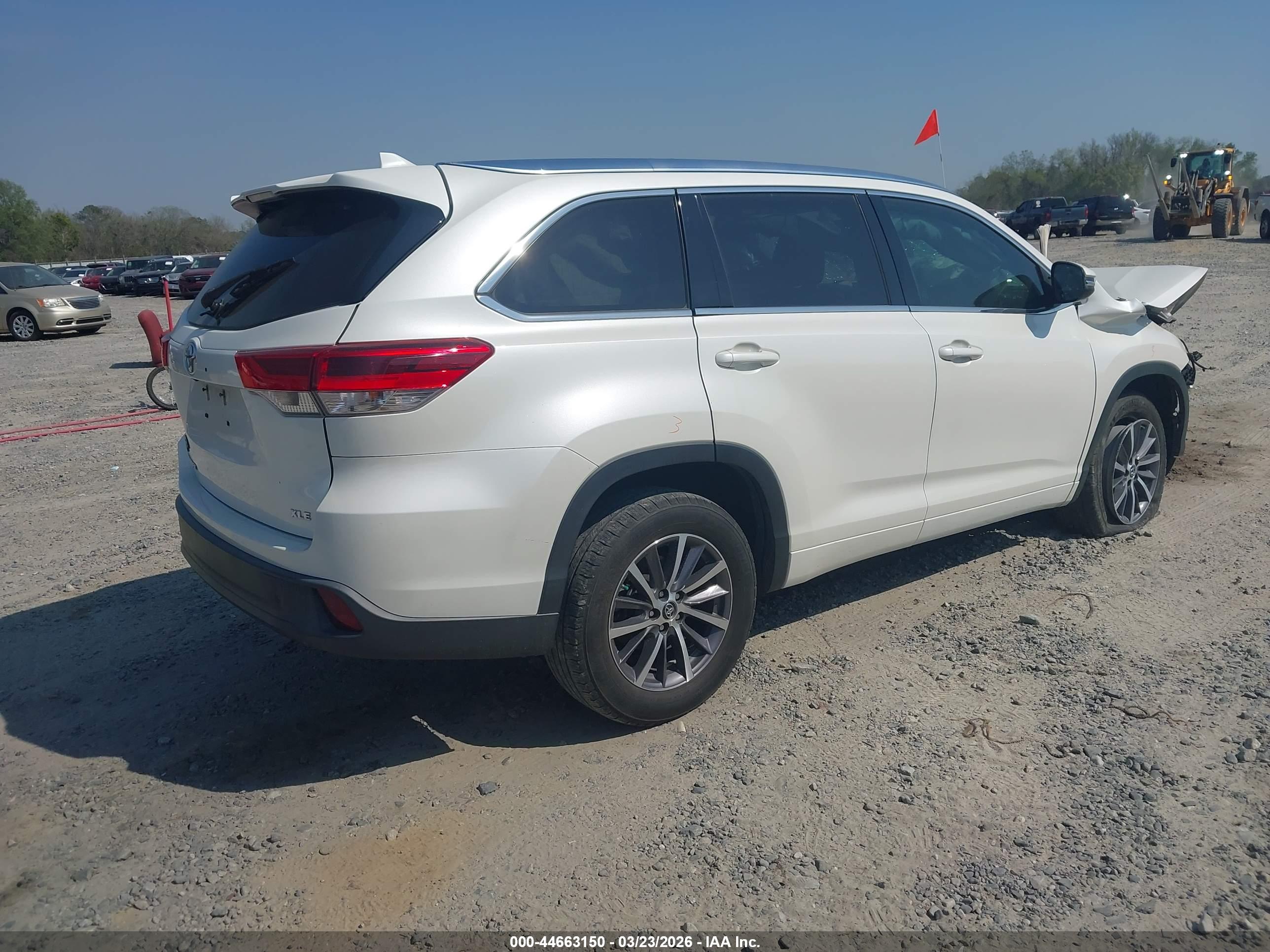 TOYOTA HIGHLANDER image 4