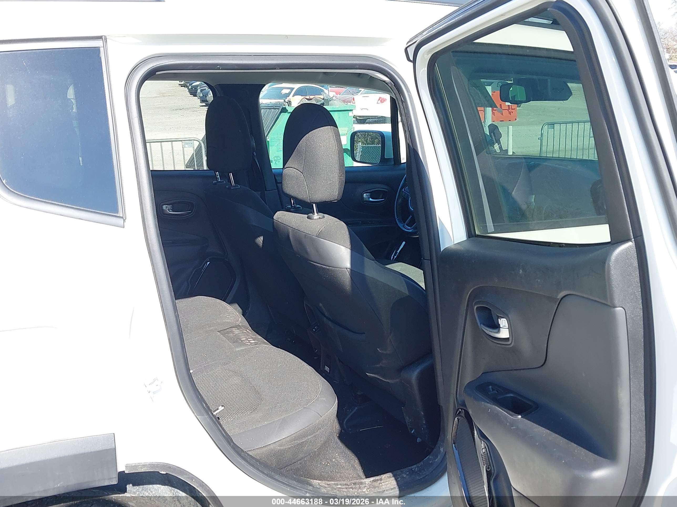 JEEP RENEGADE image 8