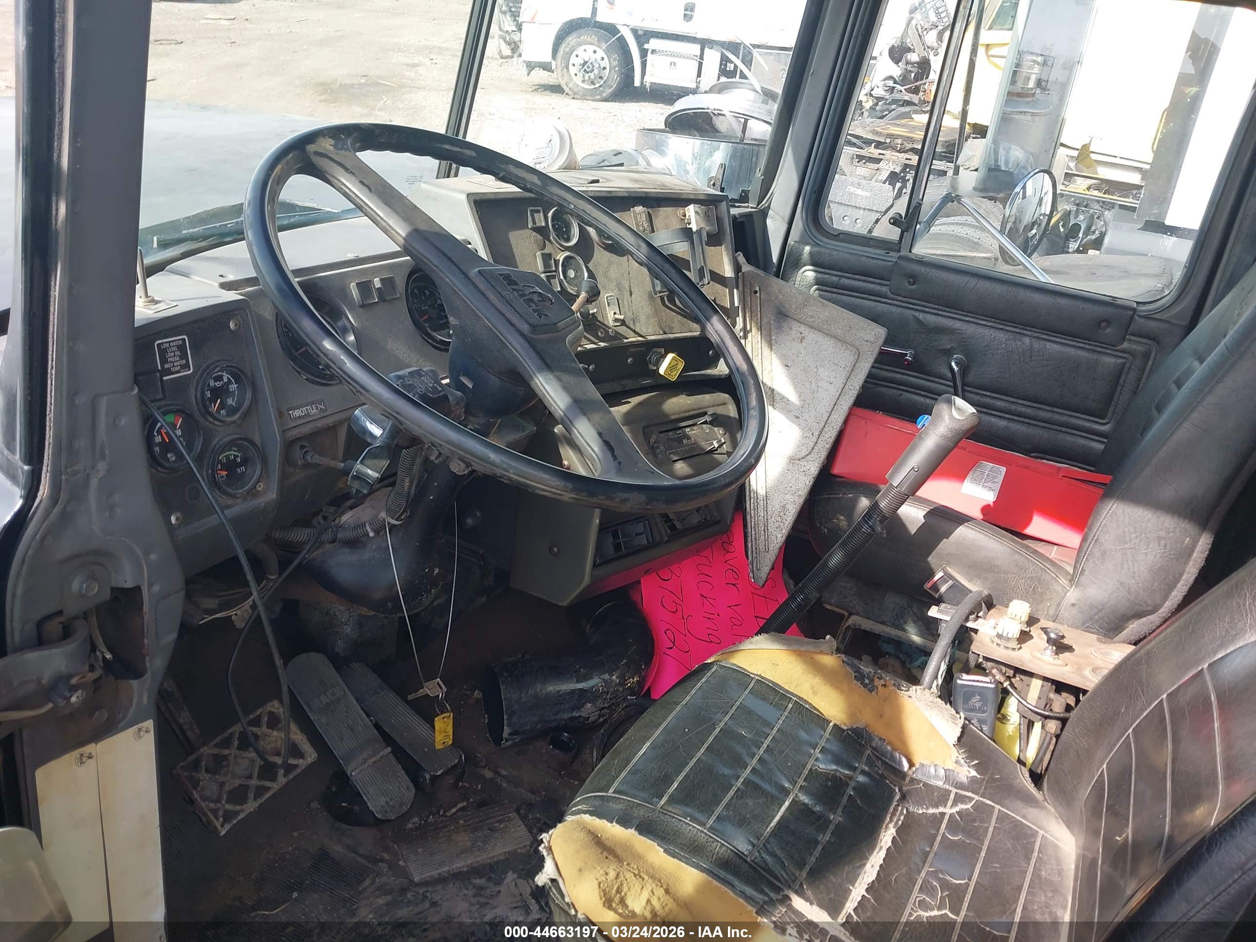 MACK 600 image 7