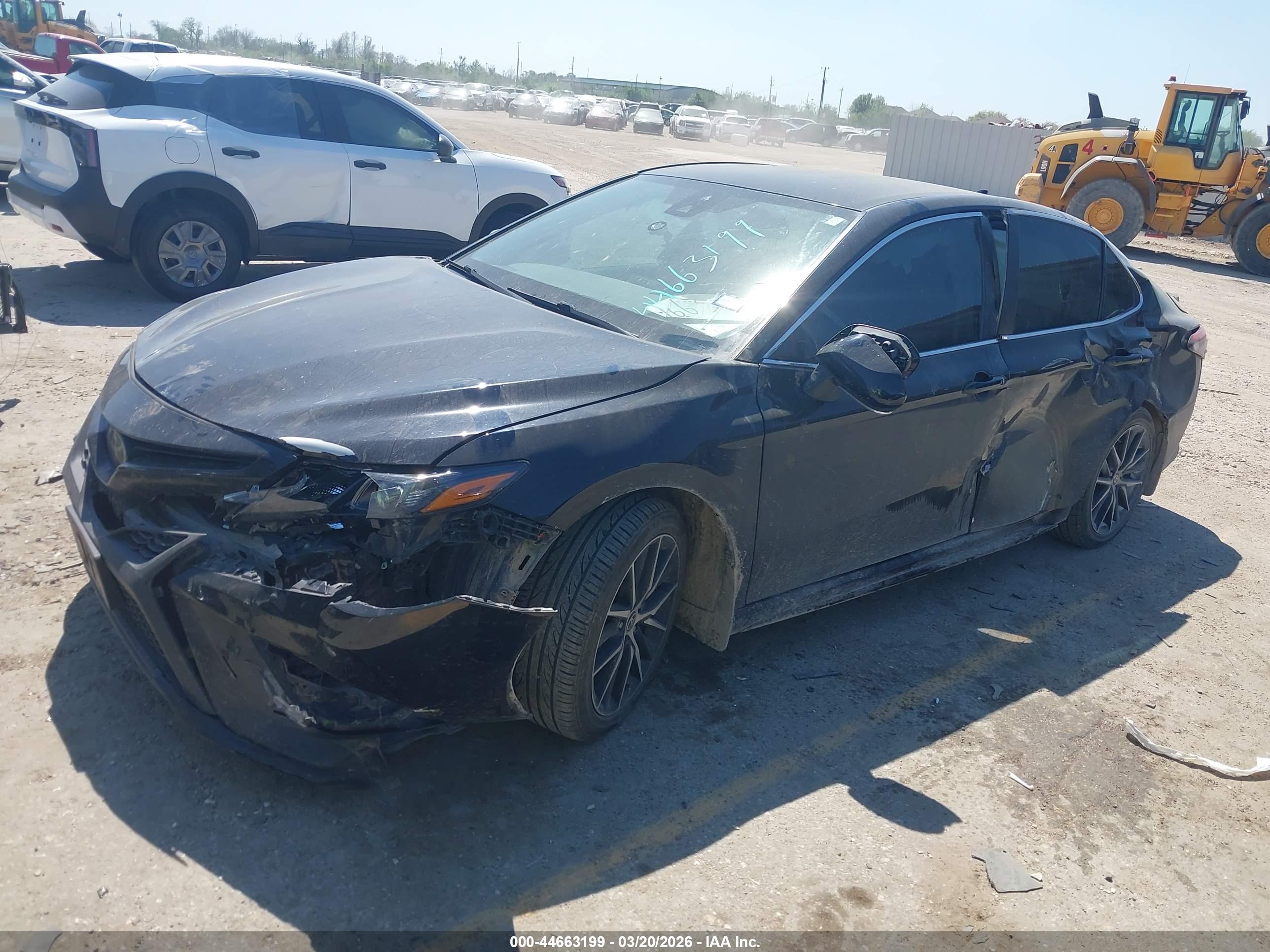 TOYOTA CAMRY image 2