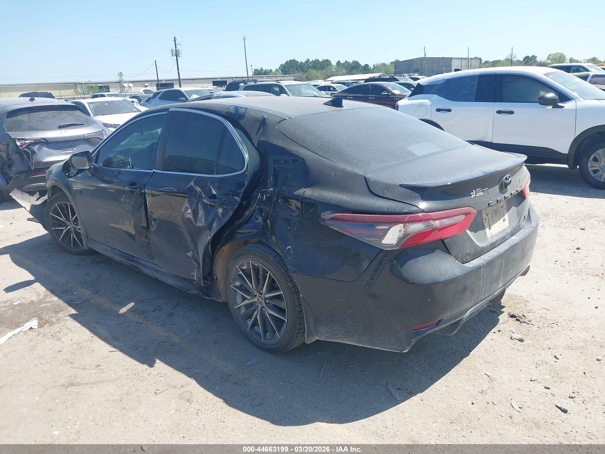 TOYOTA CAMRY image 3