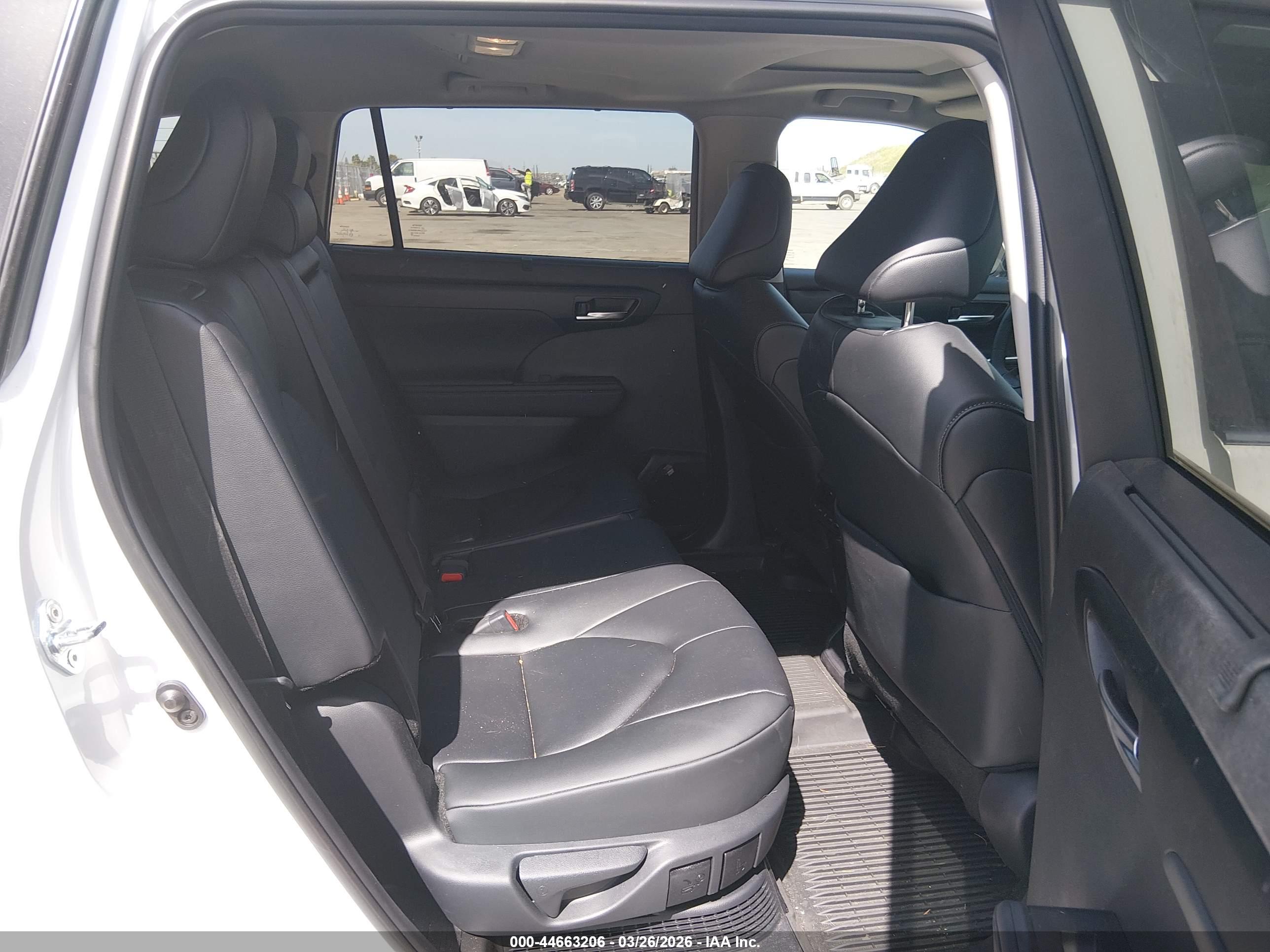 TOYOTA HIGHLANDER image 8