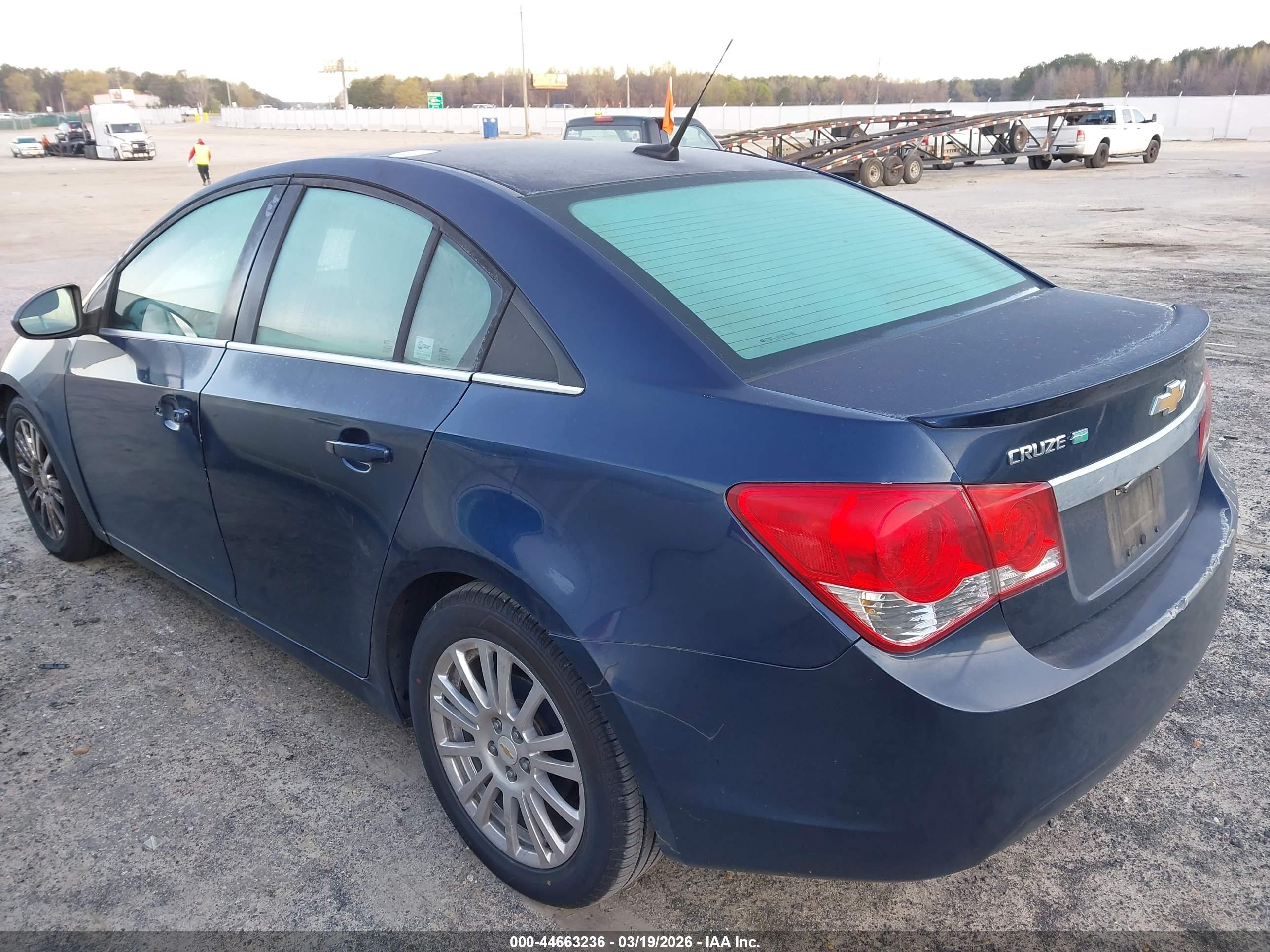 CHEVROLET CRUZE image 3