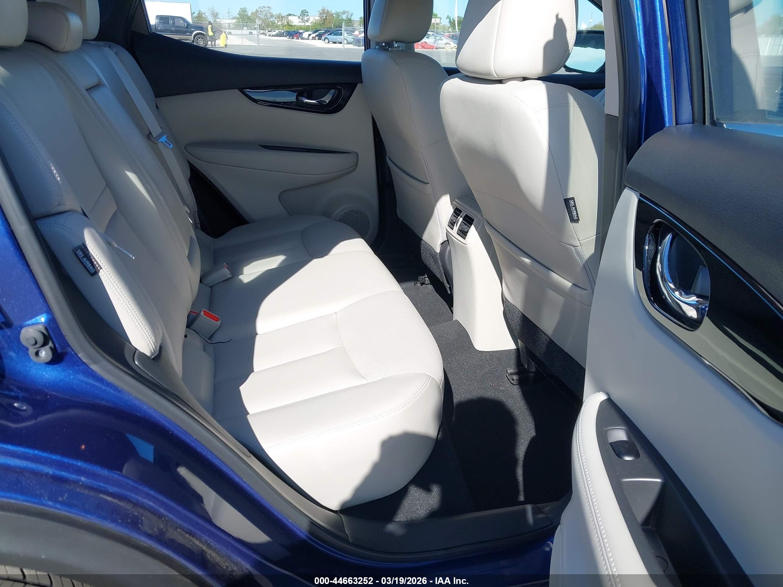 NISSAN ROGUE image 8