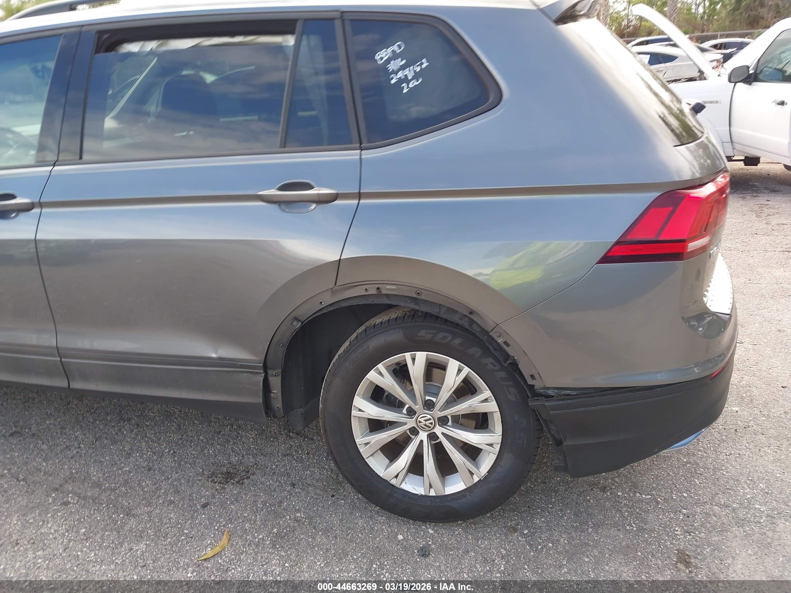 VOLKSWAGEN TIGUAN image 6