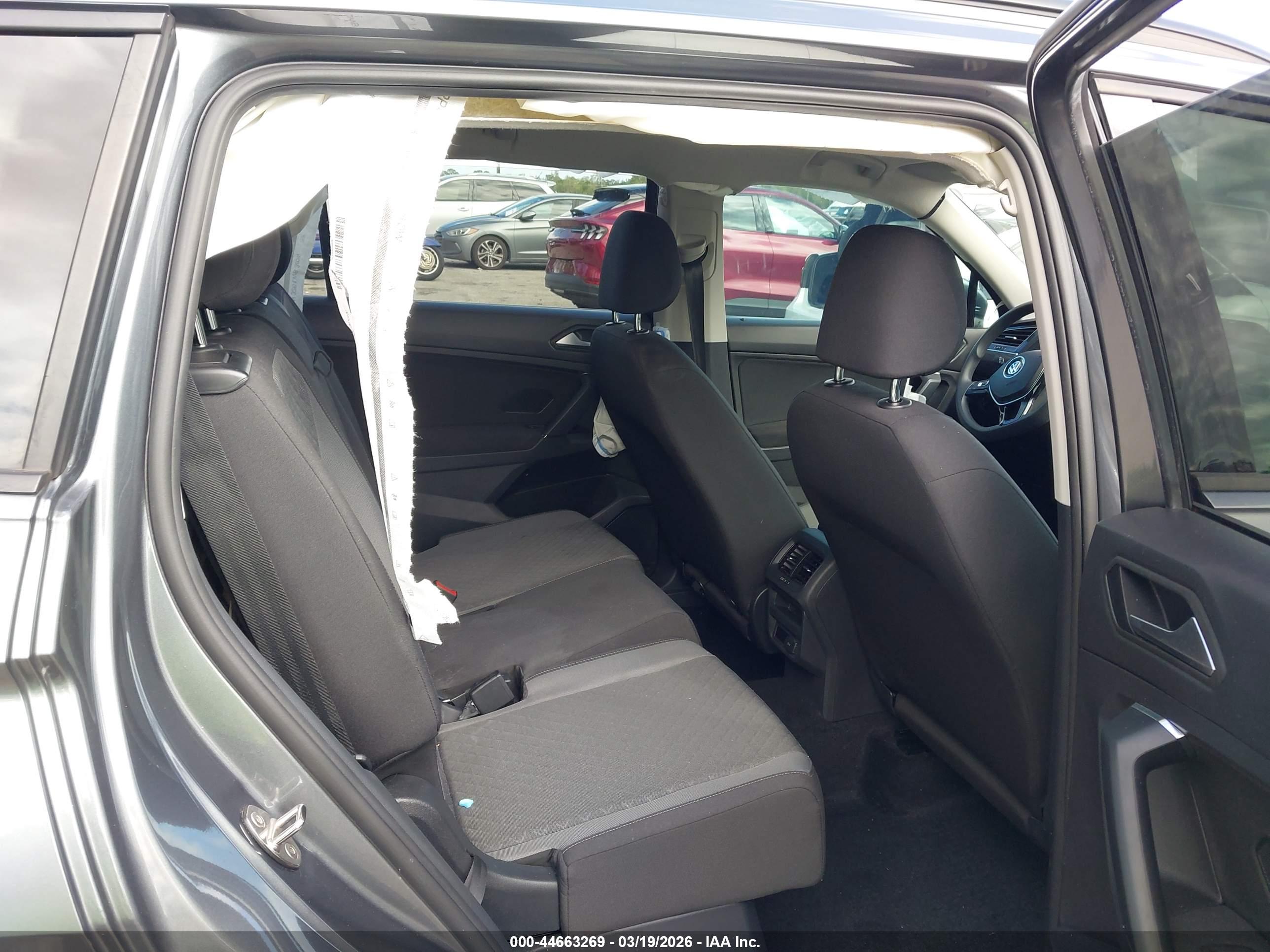 VOLKSWAGEN TIGUAN image 8