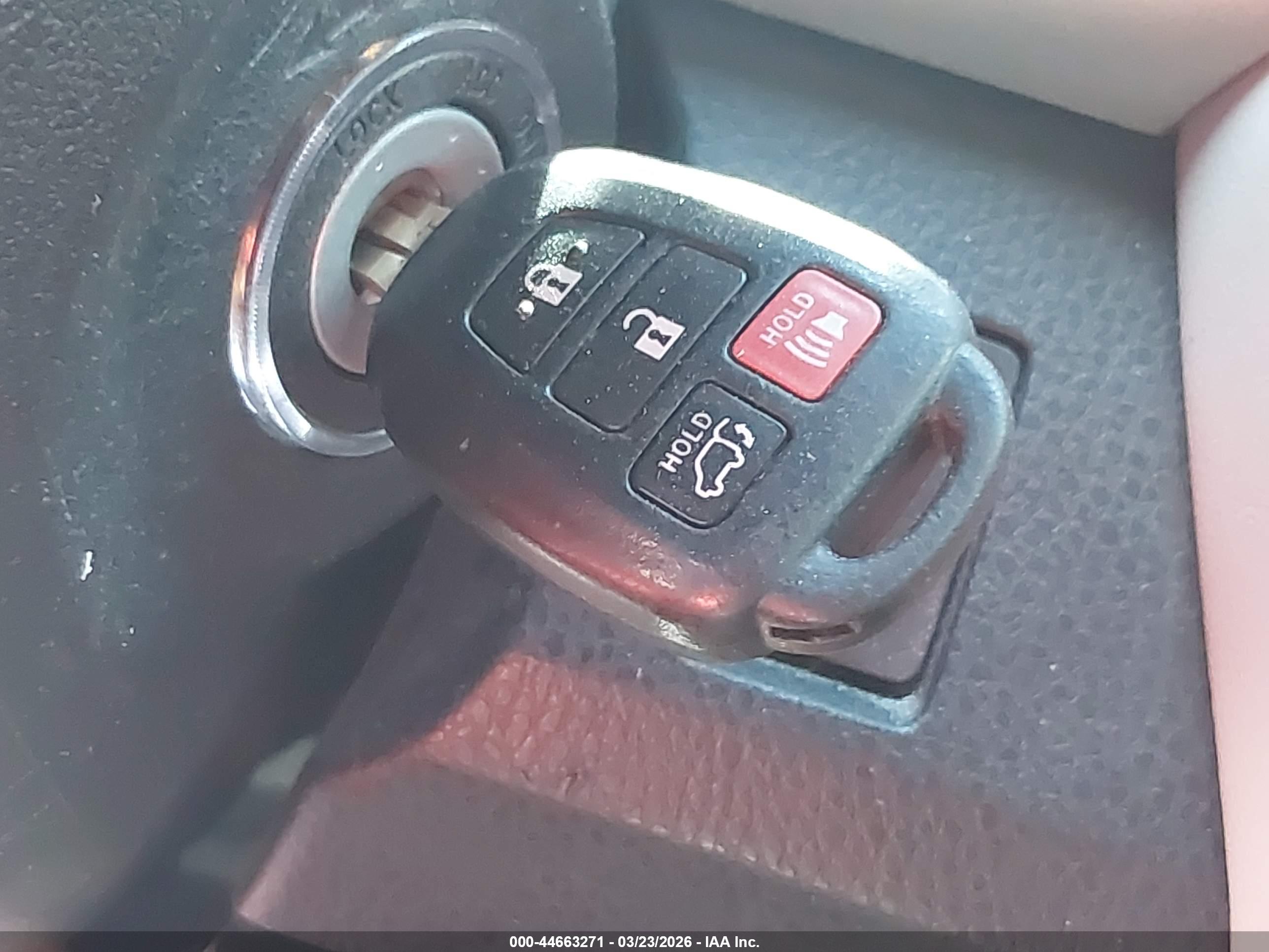 TOYOTA RAV4 image 11