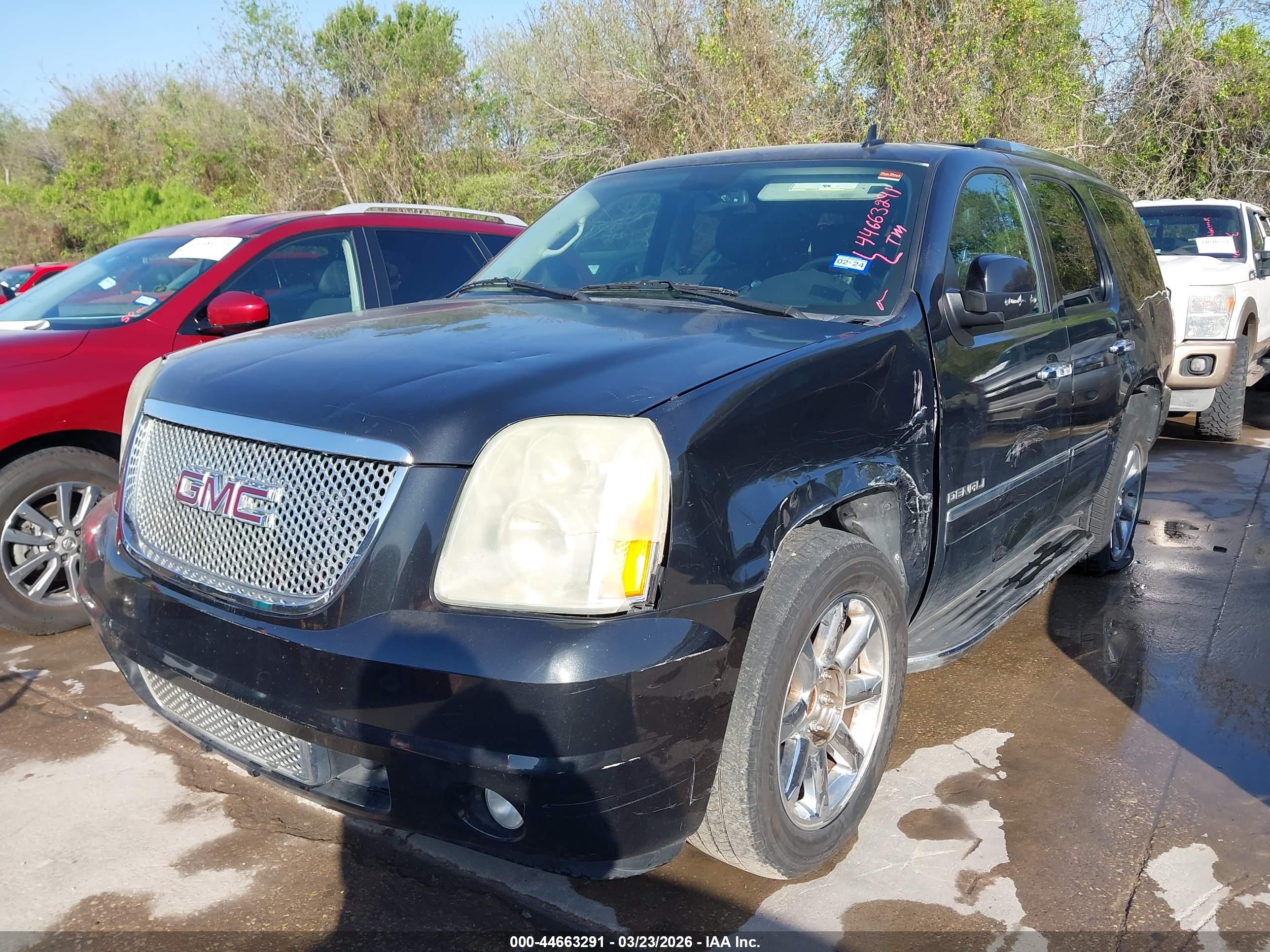 GMC YUKON image 2