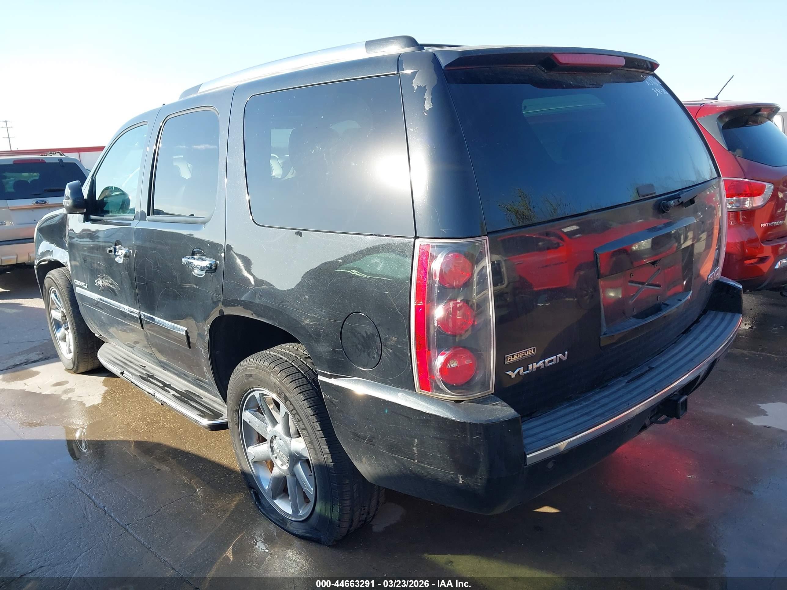 GMC YUKON image 3