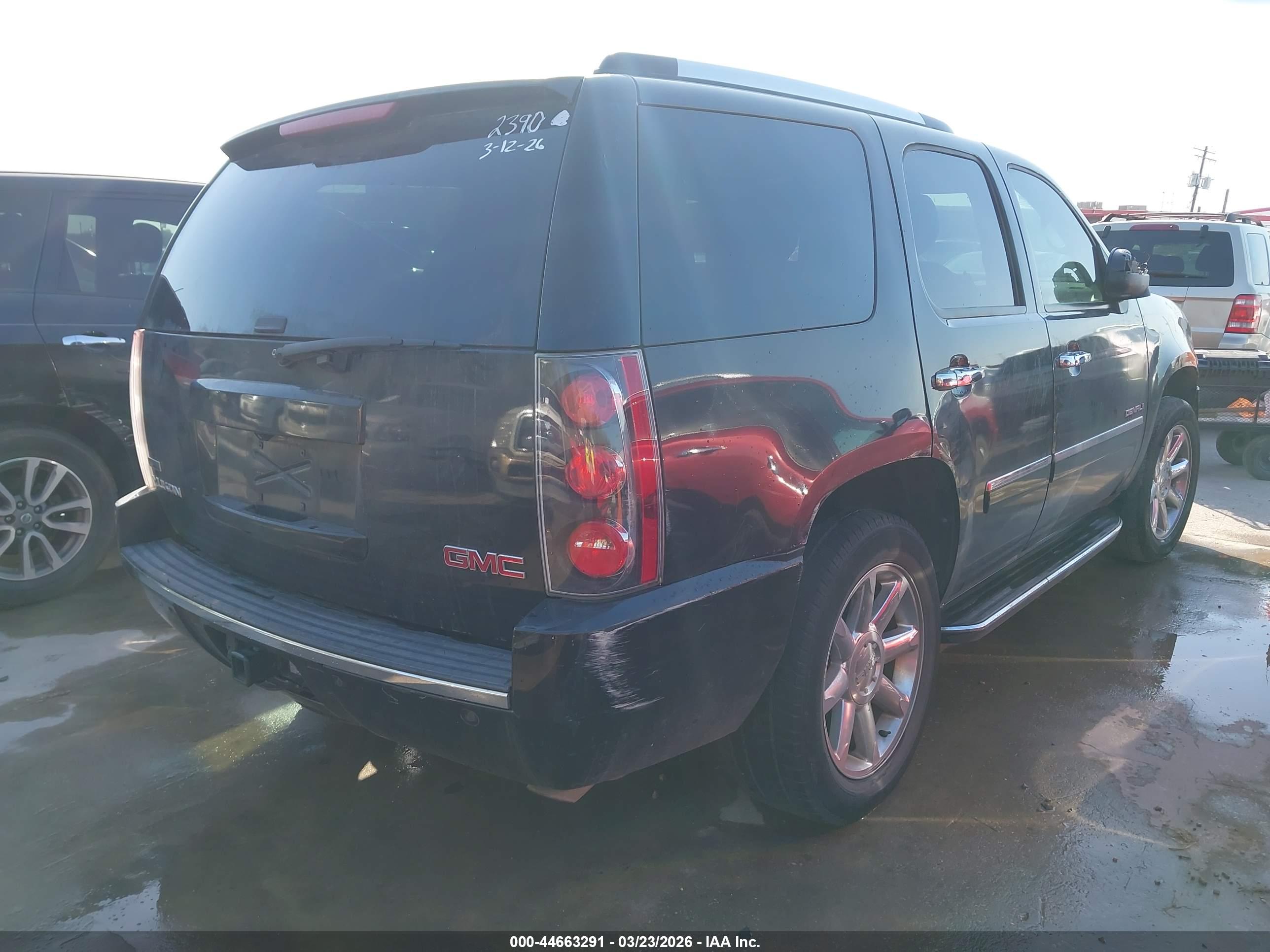 GMC YUKON image 4