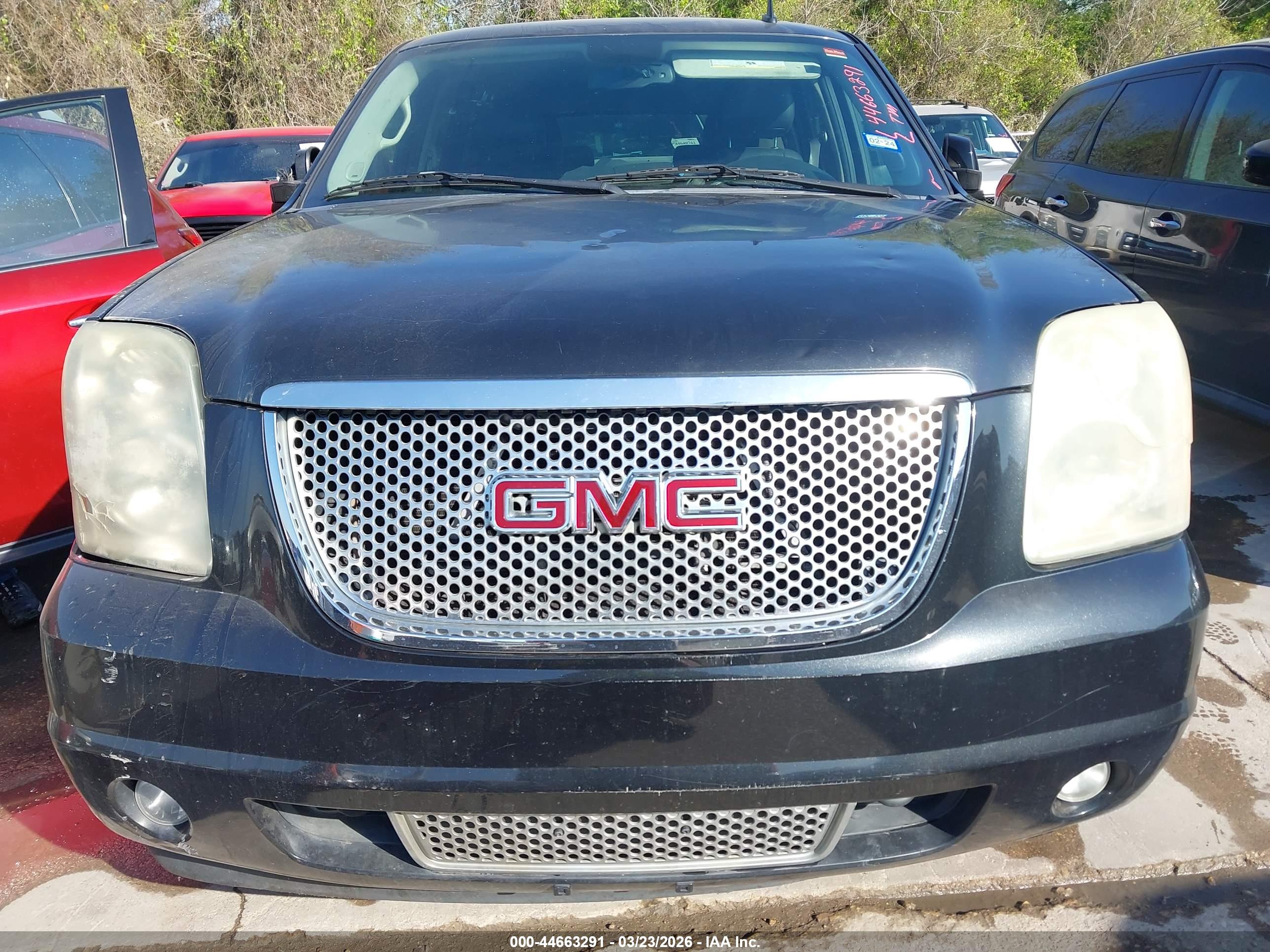 GMC YUKON image 6