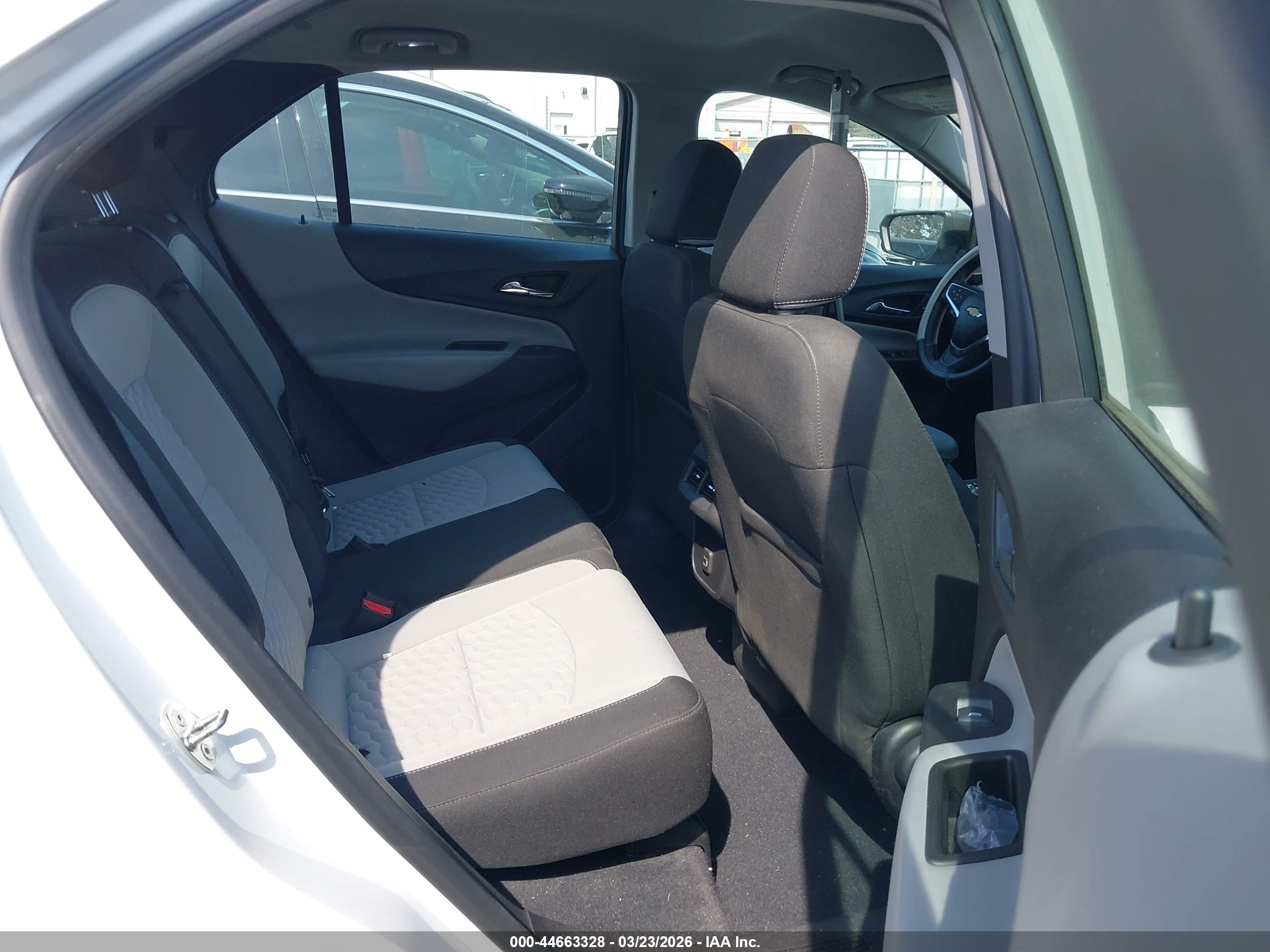 CHEVROLET EQUINOX image 8
