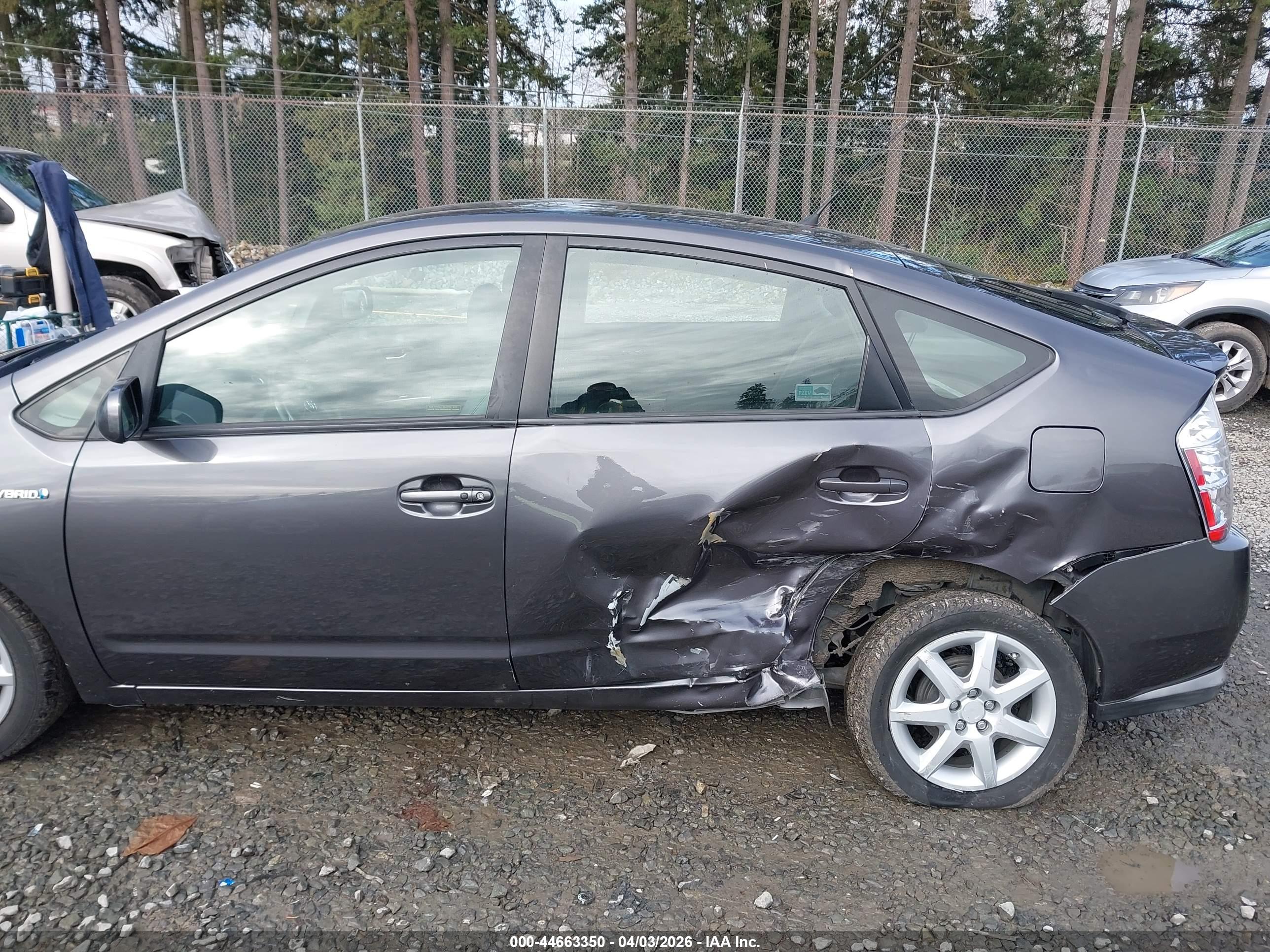 TOYOTA PRIUS image 6