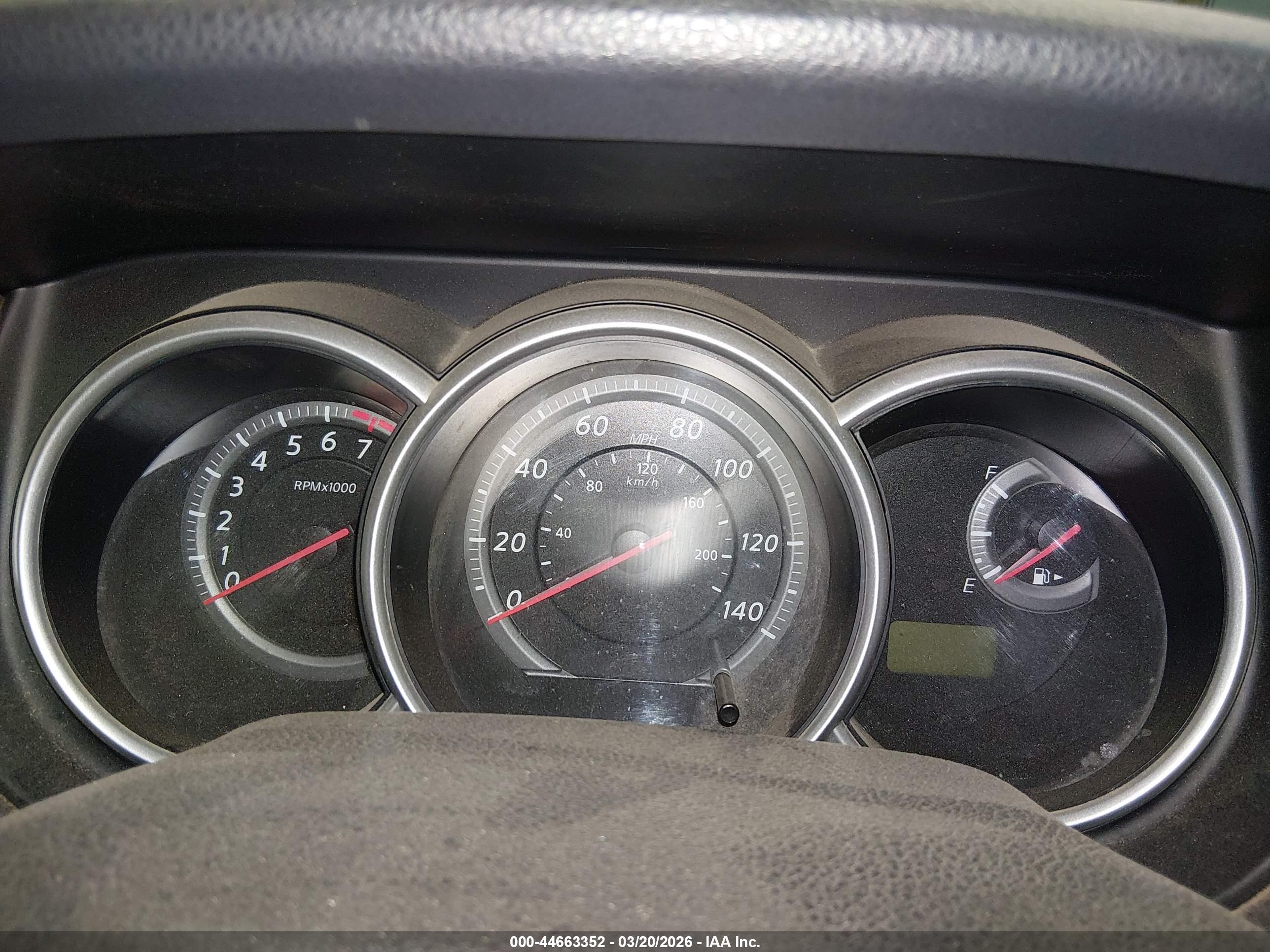 NISSAN VERSA image 7