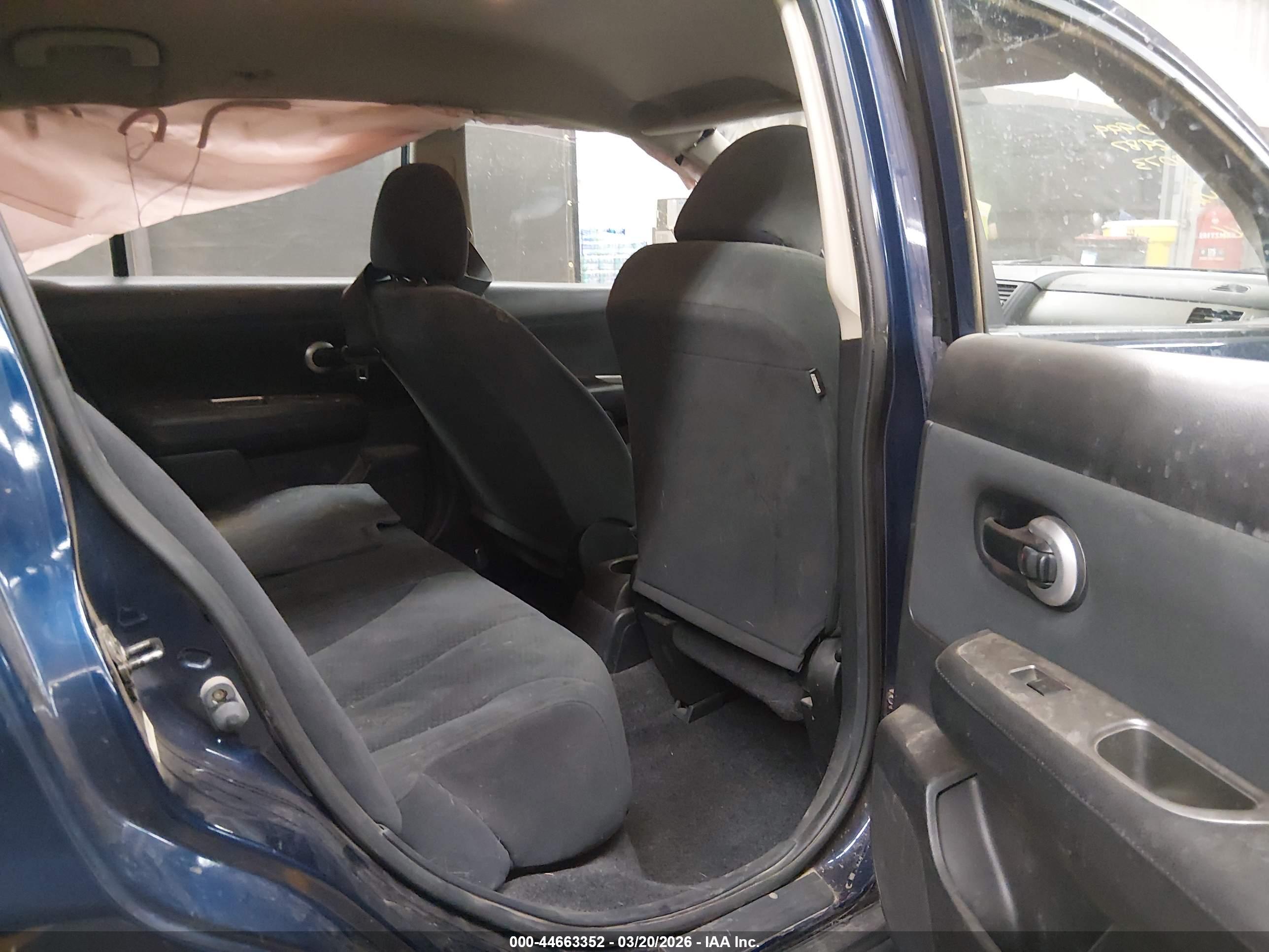 NISSAN VERSA image 8