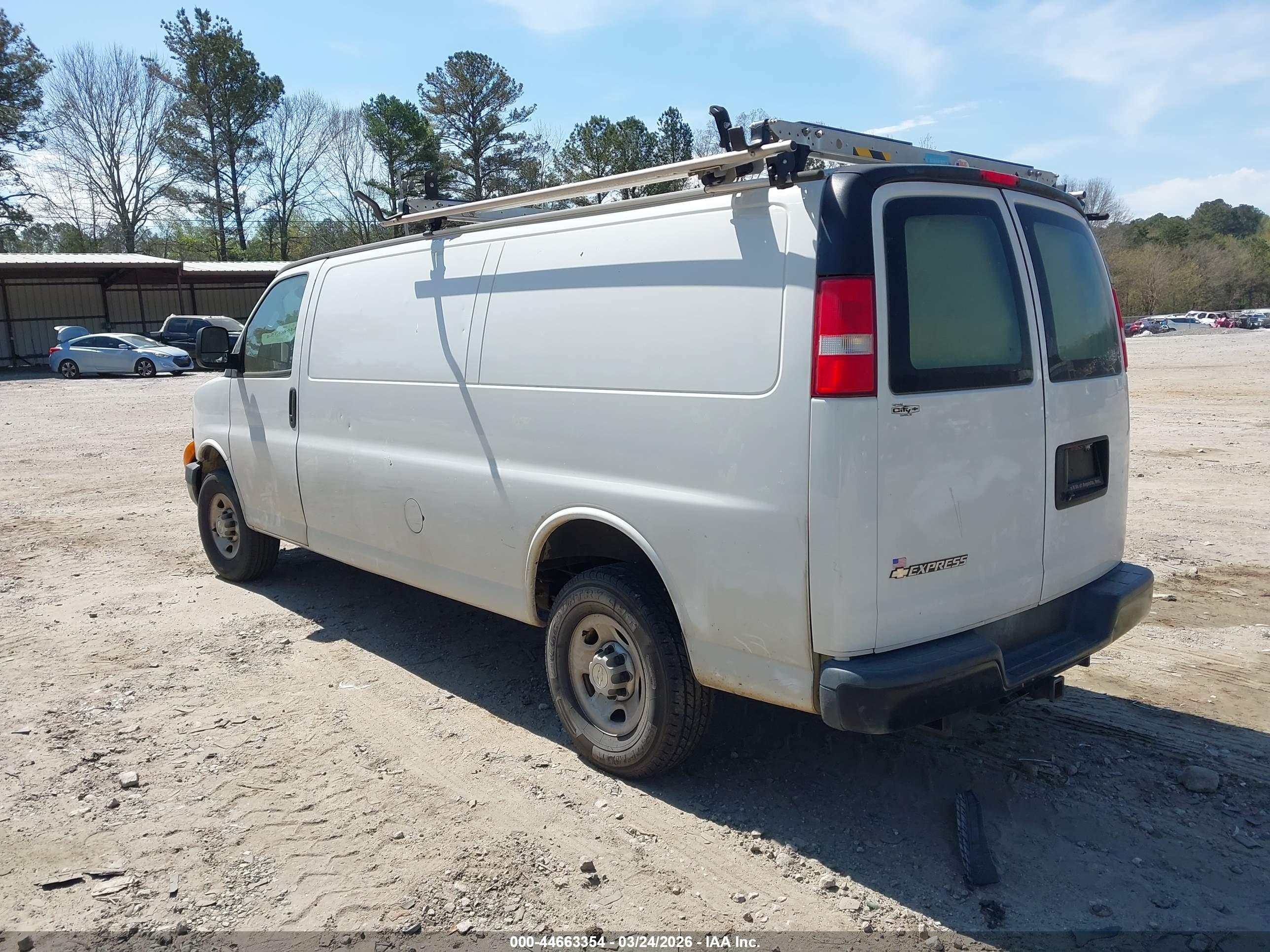 CHEVROLET EXPRESS image 3