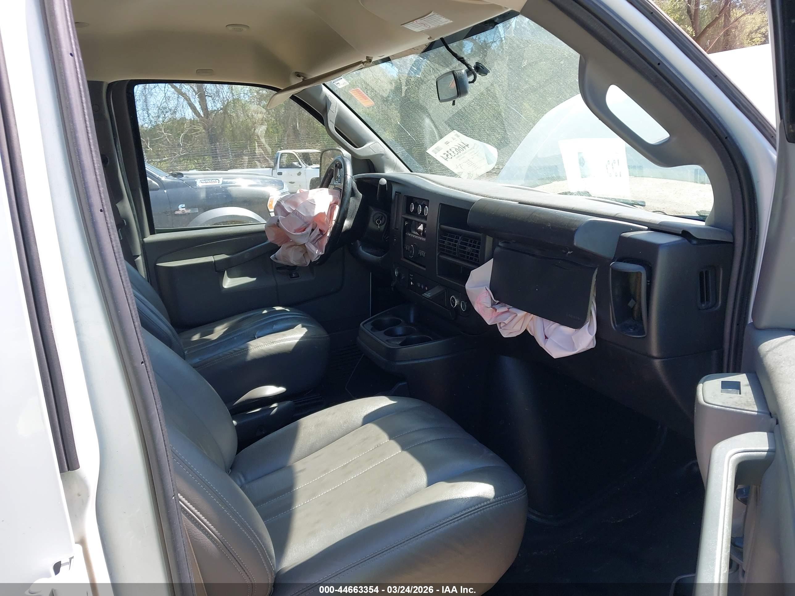 CHEVROLET EXPRESS image 5