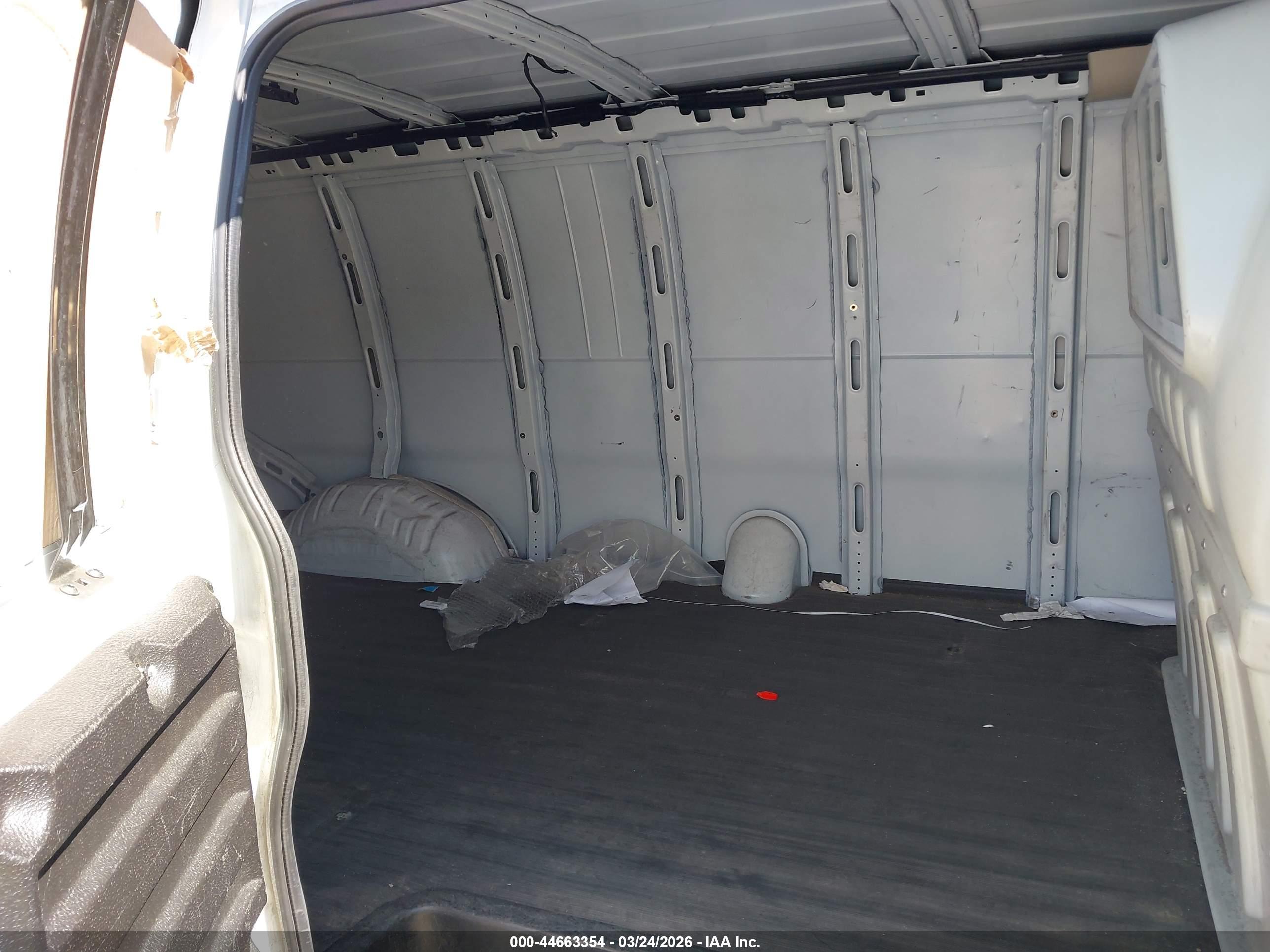 CHEVROLET EXPRESS image 8