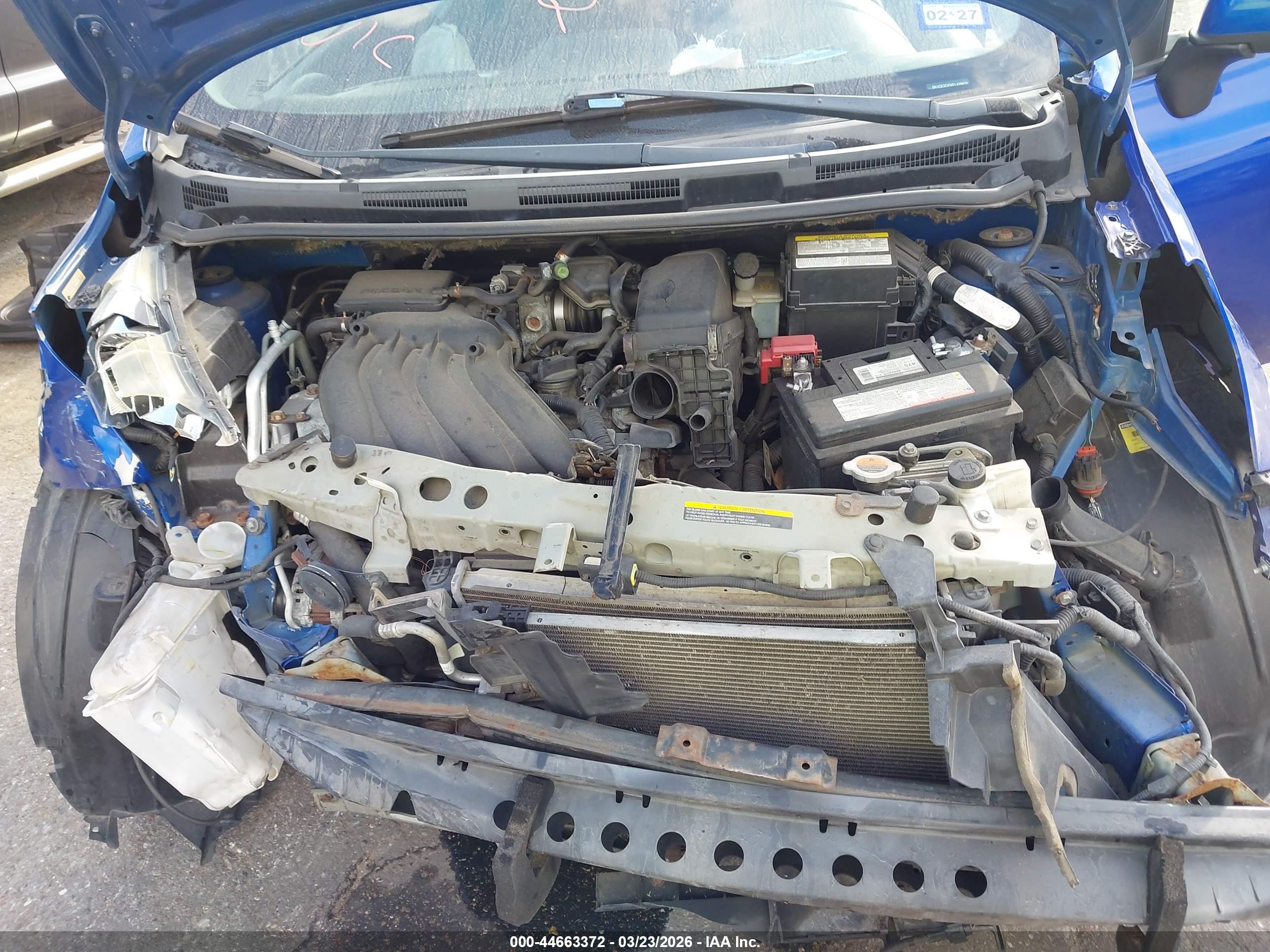 NISSAN VERSA image 10
