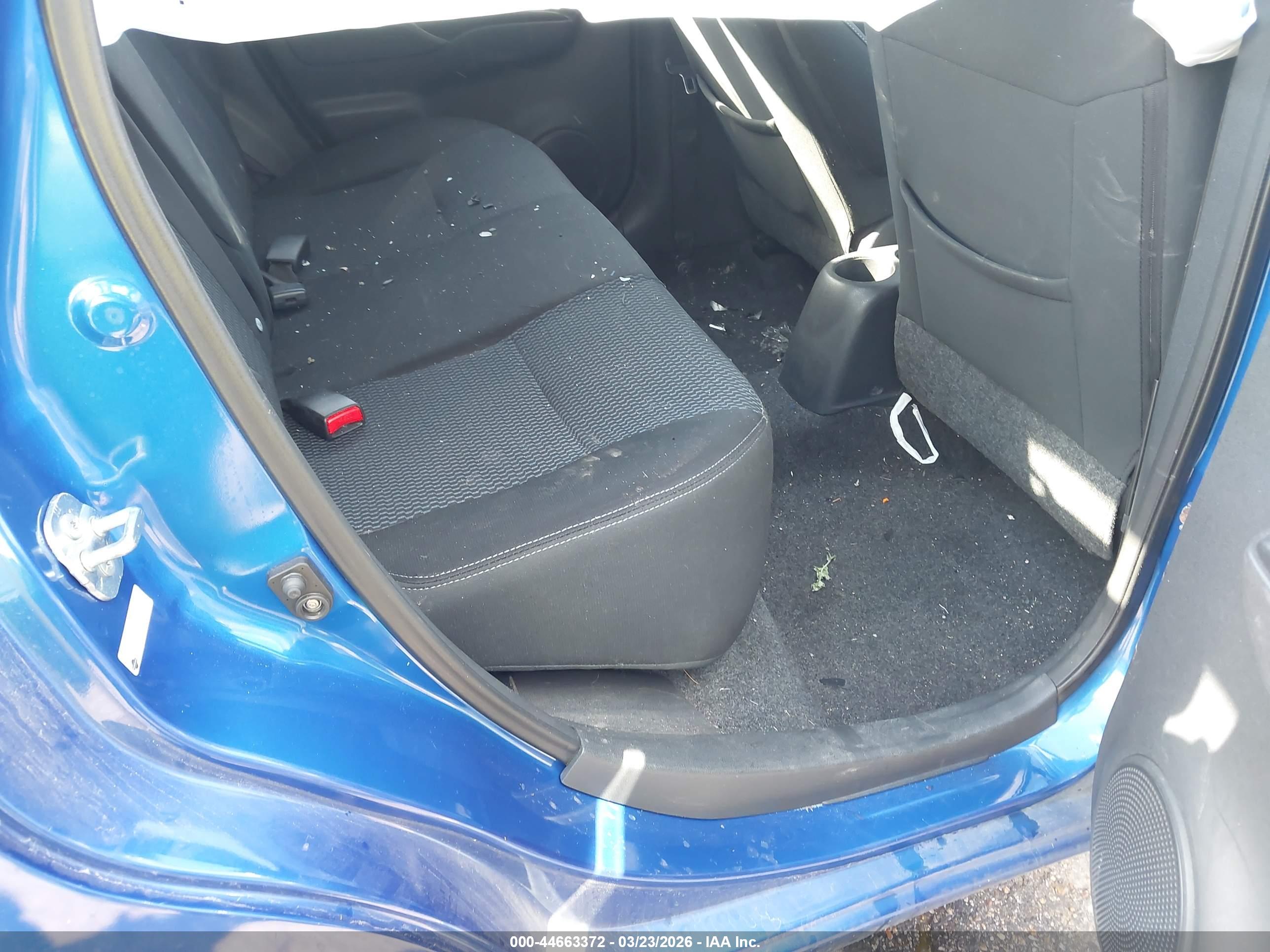 NISSAN VERSA image 8