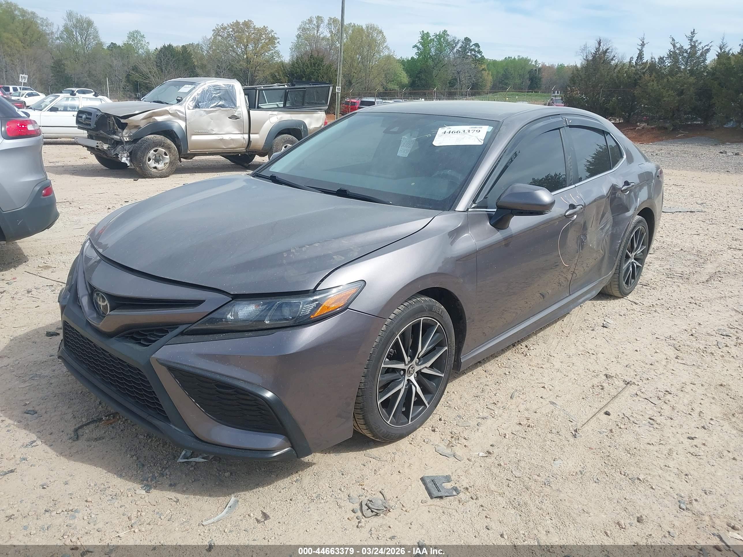 TOYOTA CAMRY image 2