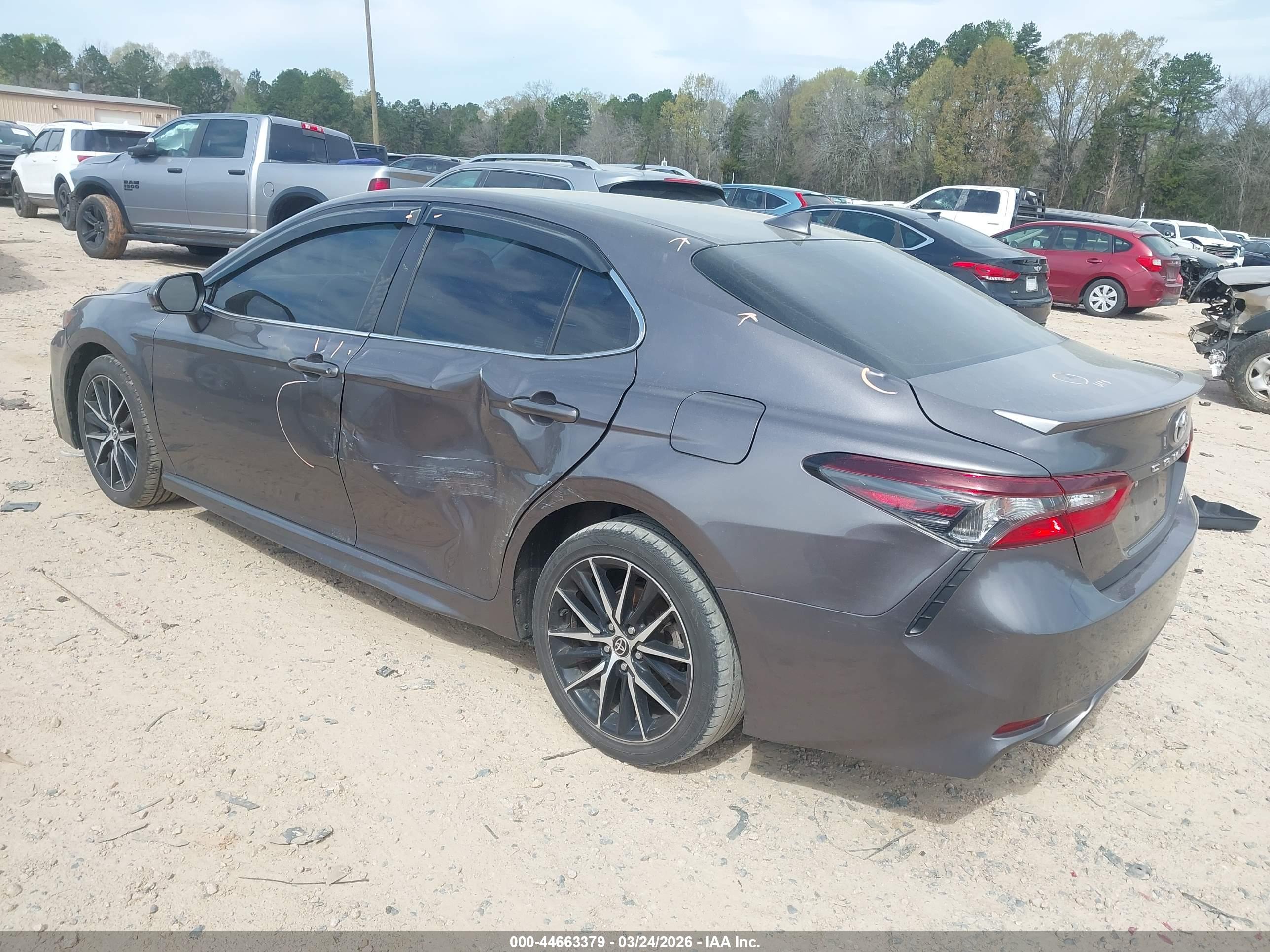TOYOTA CAMRY image 3