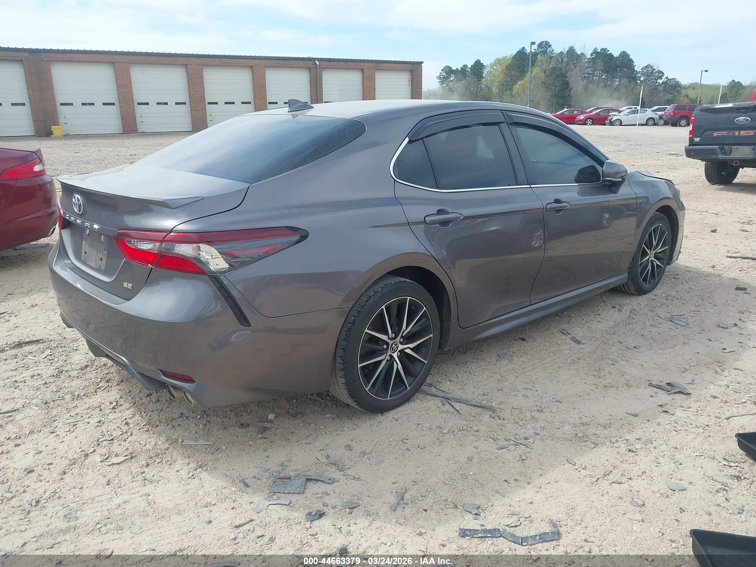 TOYOTA CAMRY image 4