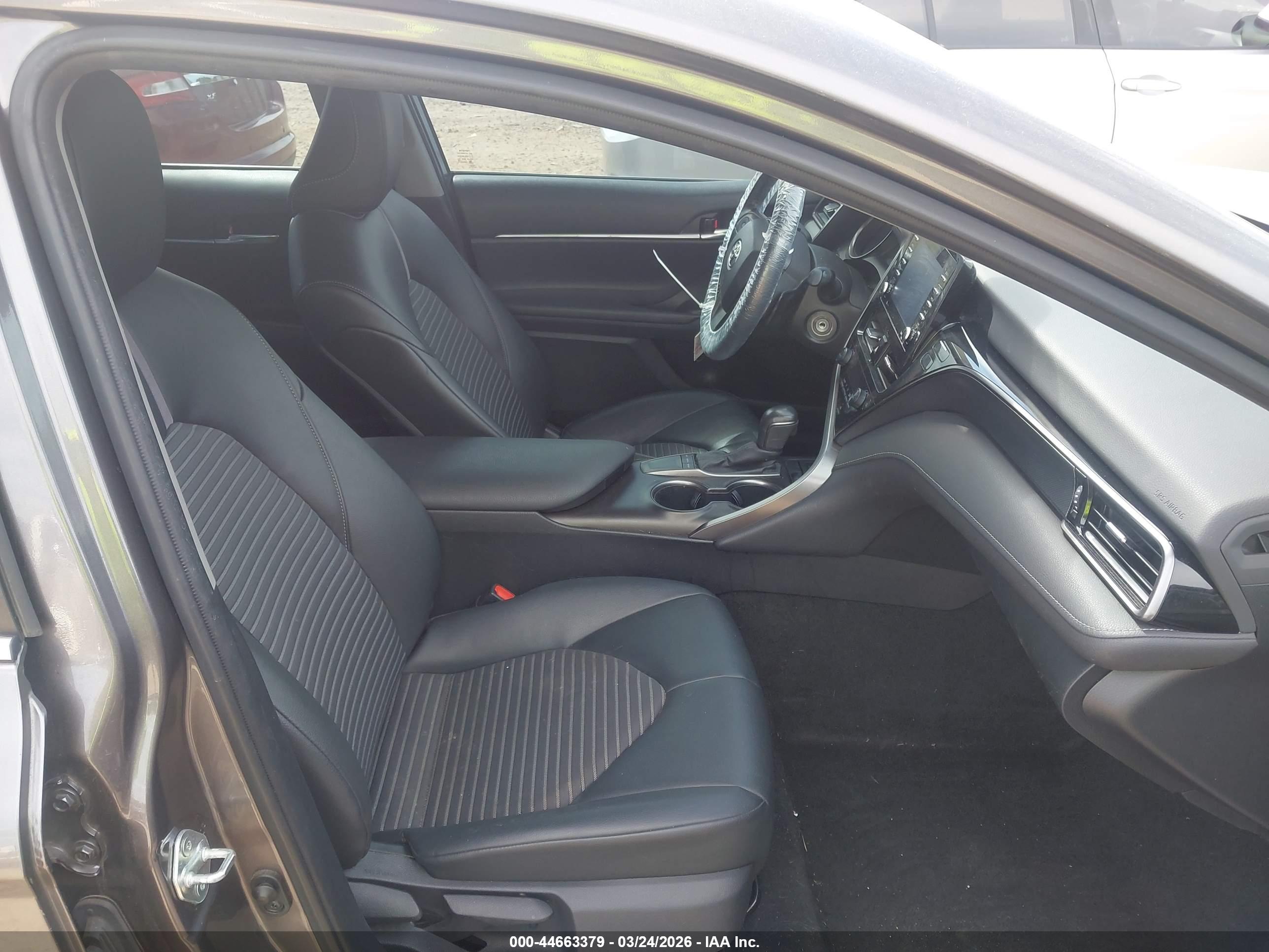 TOYOTA CAMRY image 5
