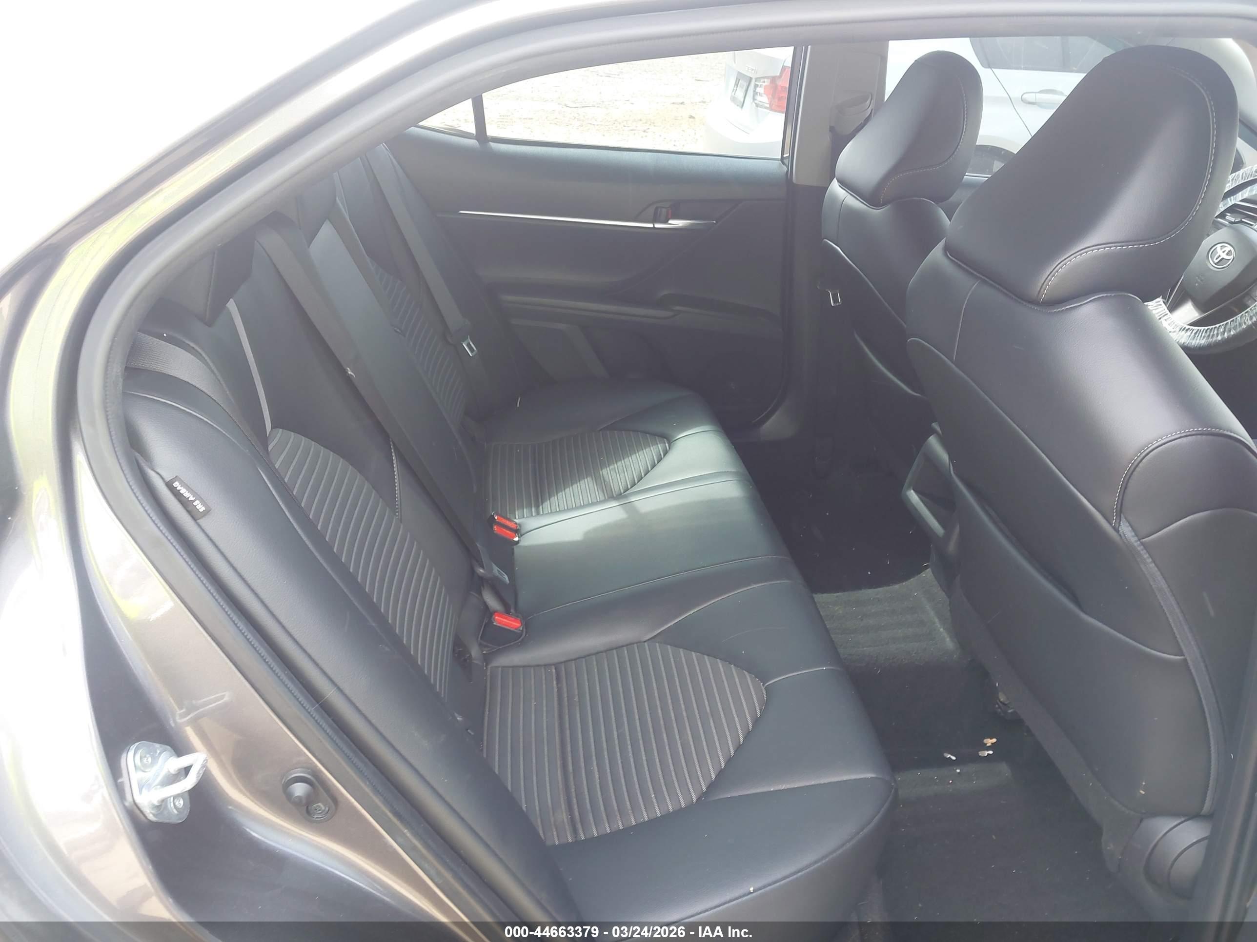 TOYOTA CAMRY image 8