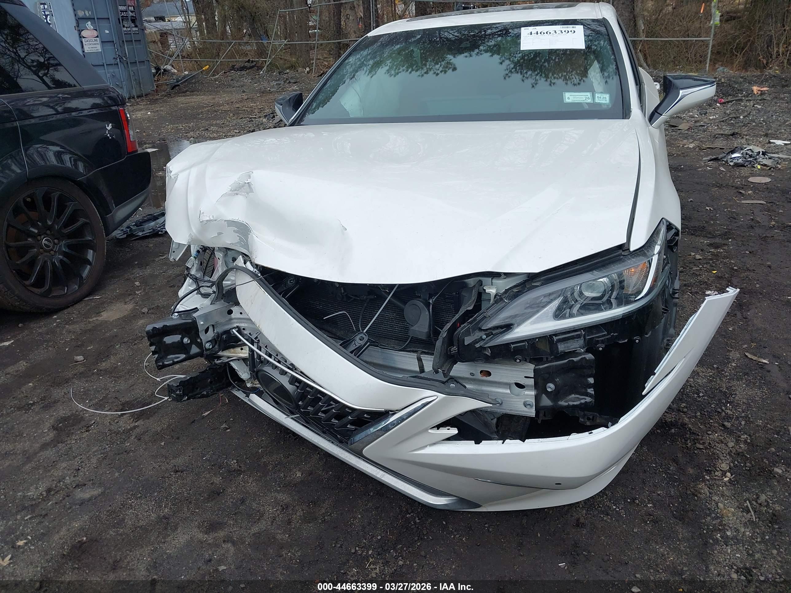 LEXUS ES image 6