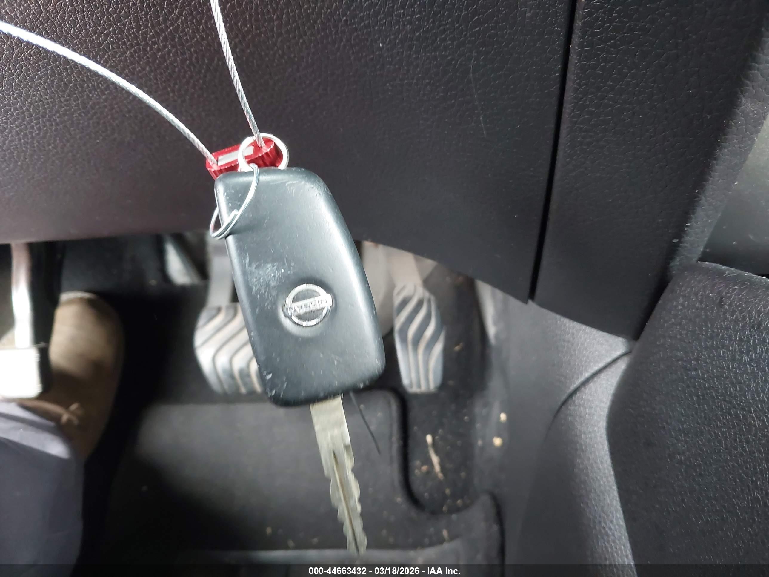 NISSAN ROGUE image 11